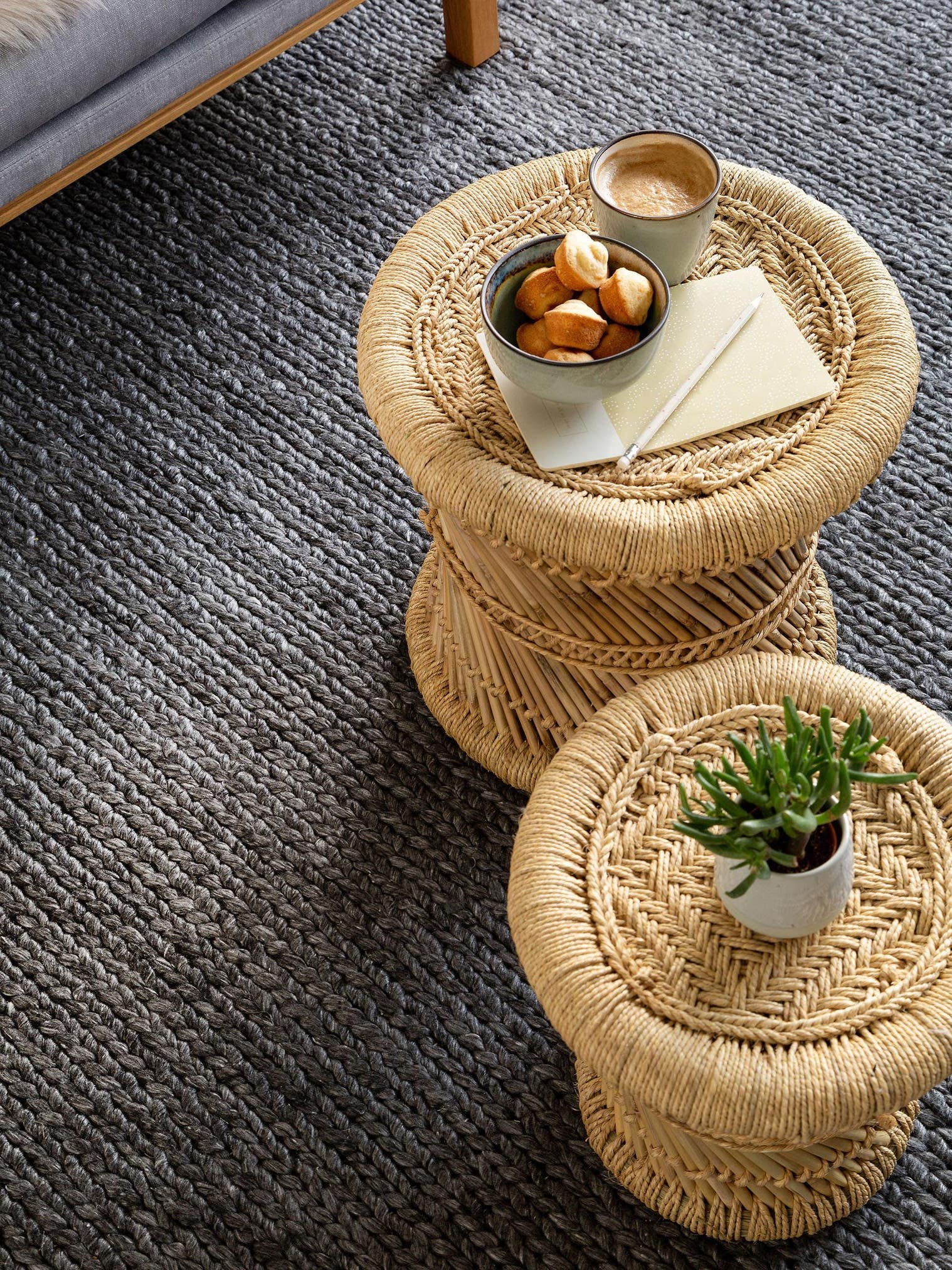 Teppich aus 60% Wolle, 40% Polyester in Grau mit bis 5 mm hohem Flor von benuta Pure