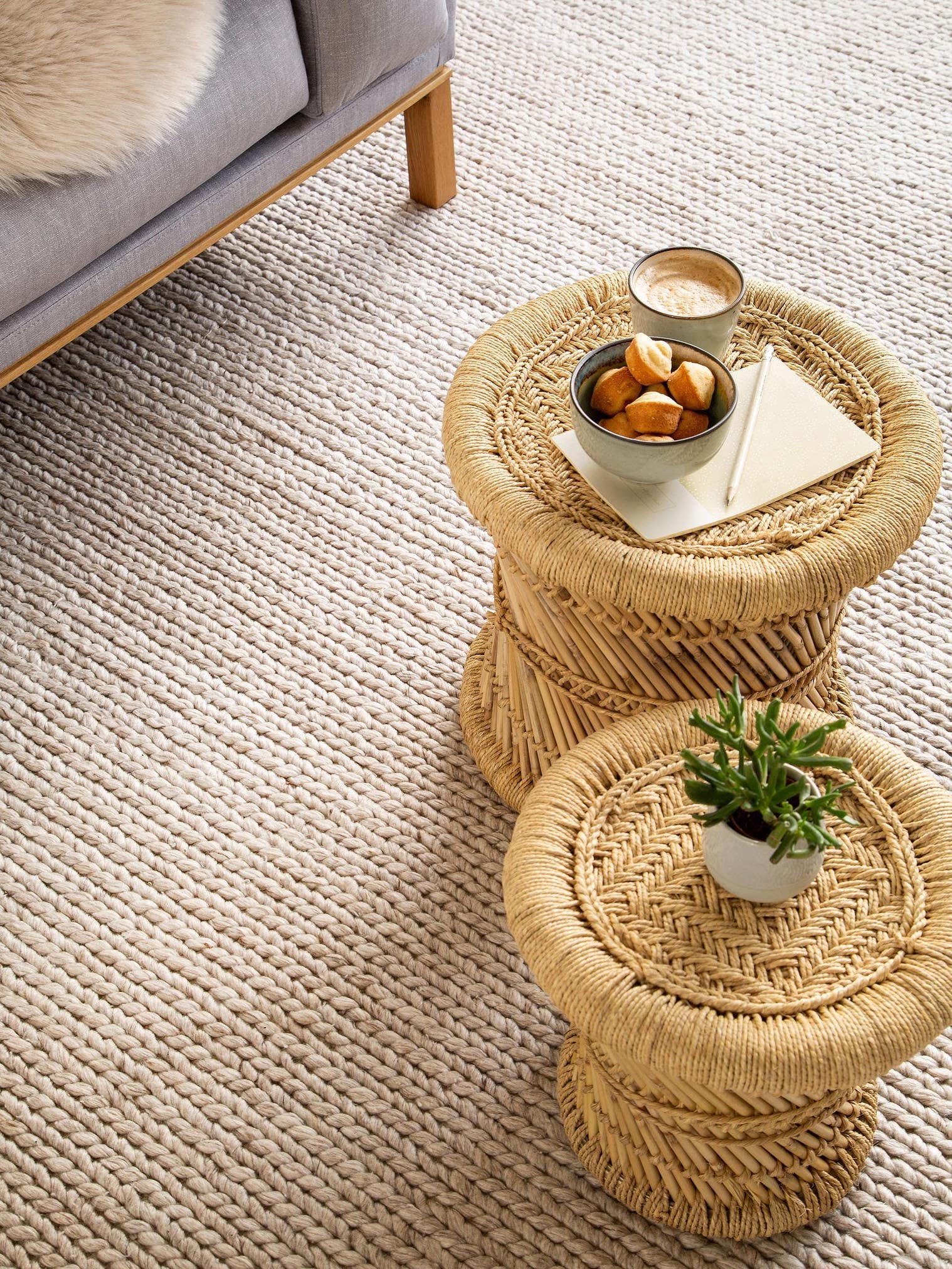 Teppich aus 60% Wol, 40% Polyester in Grijs mit 1- 5 mm hohem Flor von benuta Pure