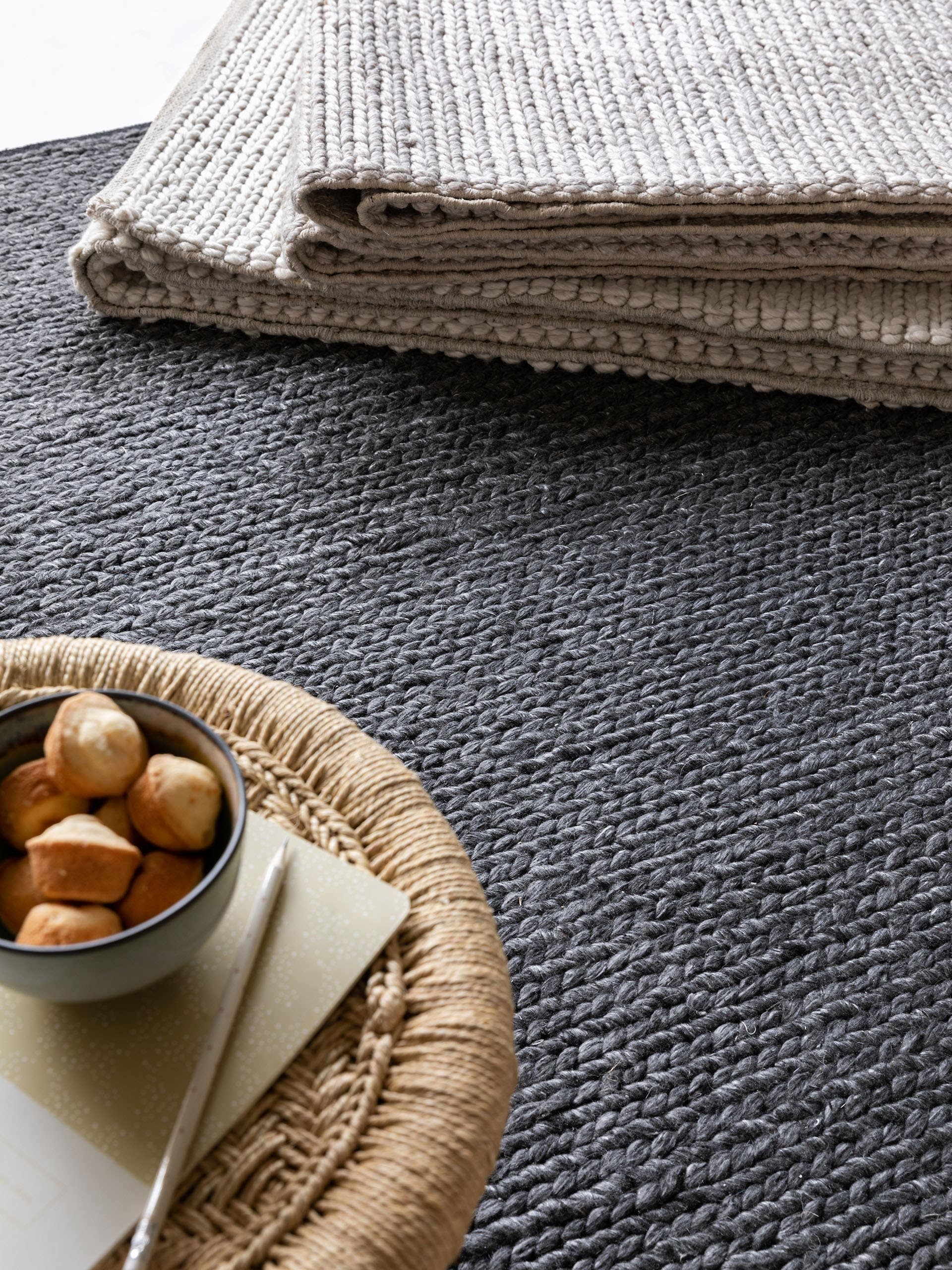 Teppe av 60 % ull, 40 % polyester i Grå med opptil 5 mm høy lugg fra benuta Pure