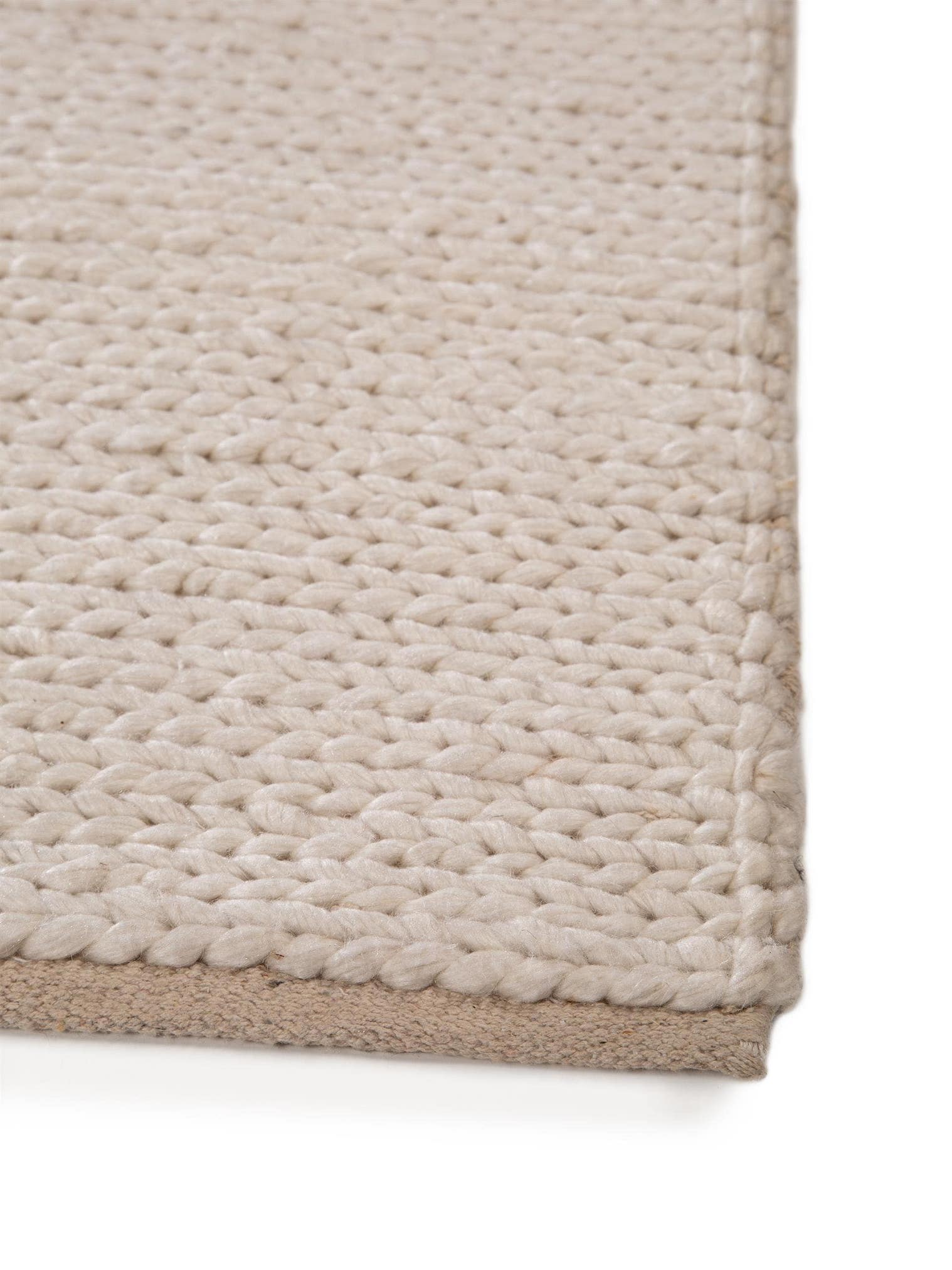 Dywan z 60% Wełna, 40% Poliester w kolorze beżowy z włosiem 1- 5 mm wysokim od benuta Pure