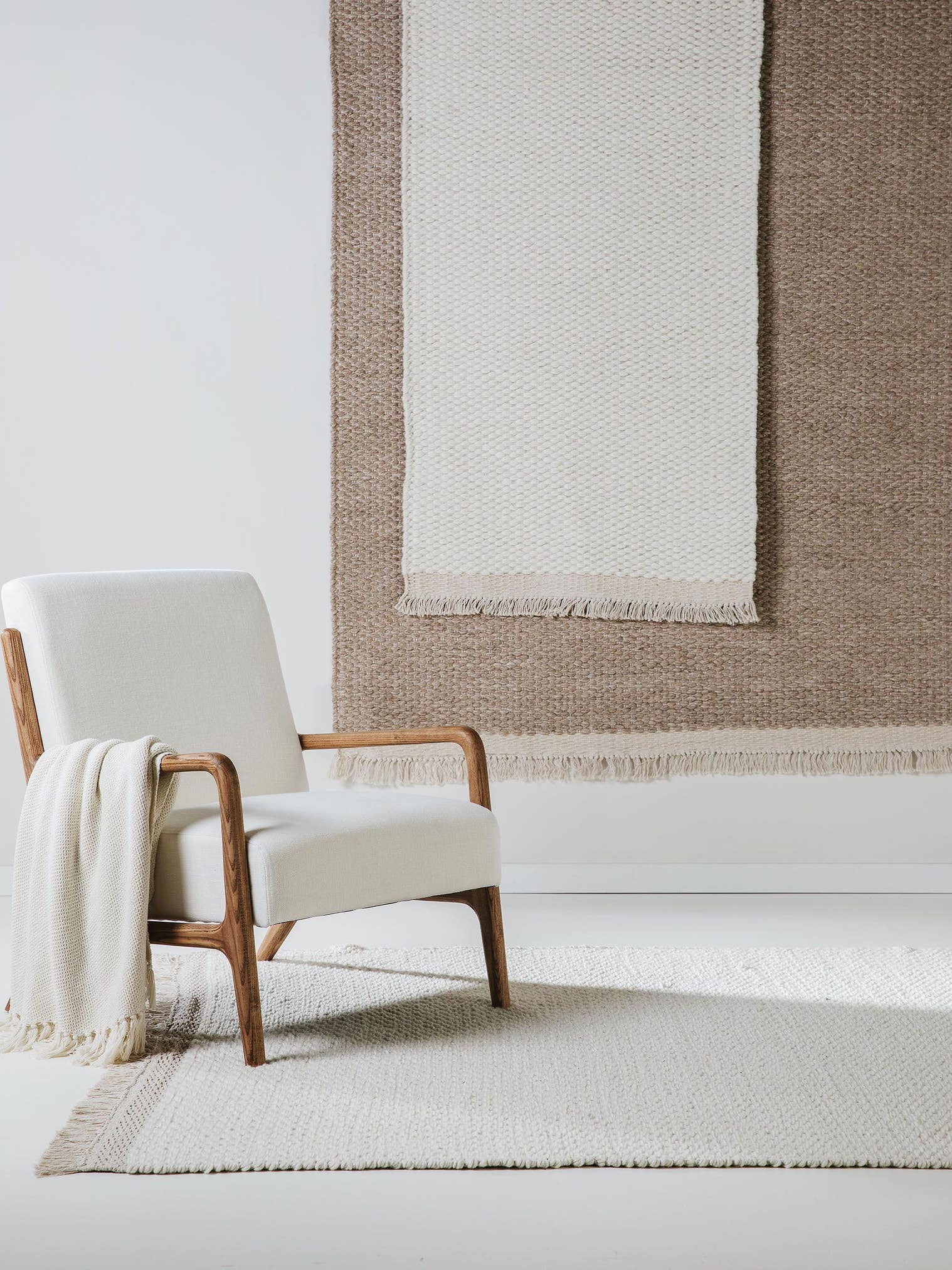Tapis en 40% Laine, 30% Coton, 30% Viscose en Beige avec une pile de 1- 5 mm de hauteur de benuta Pure