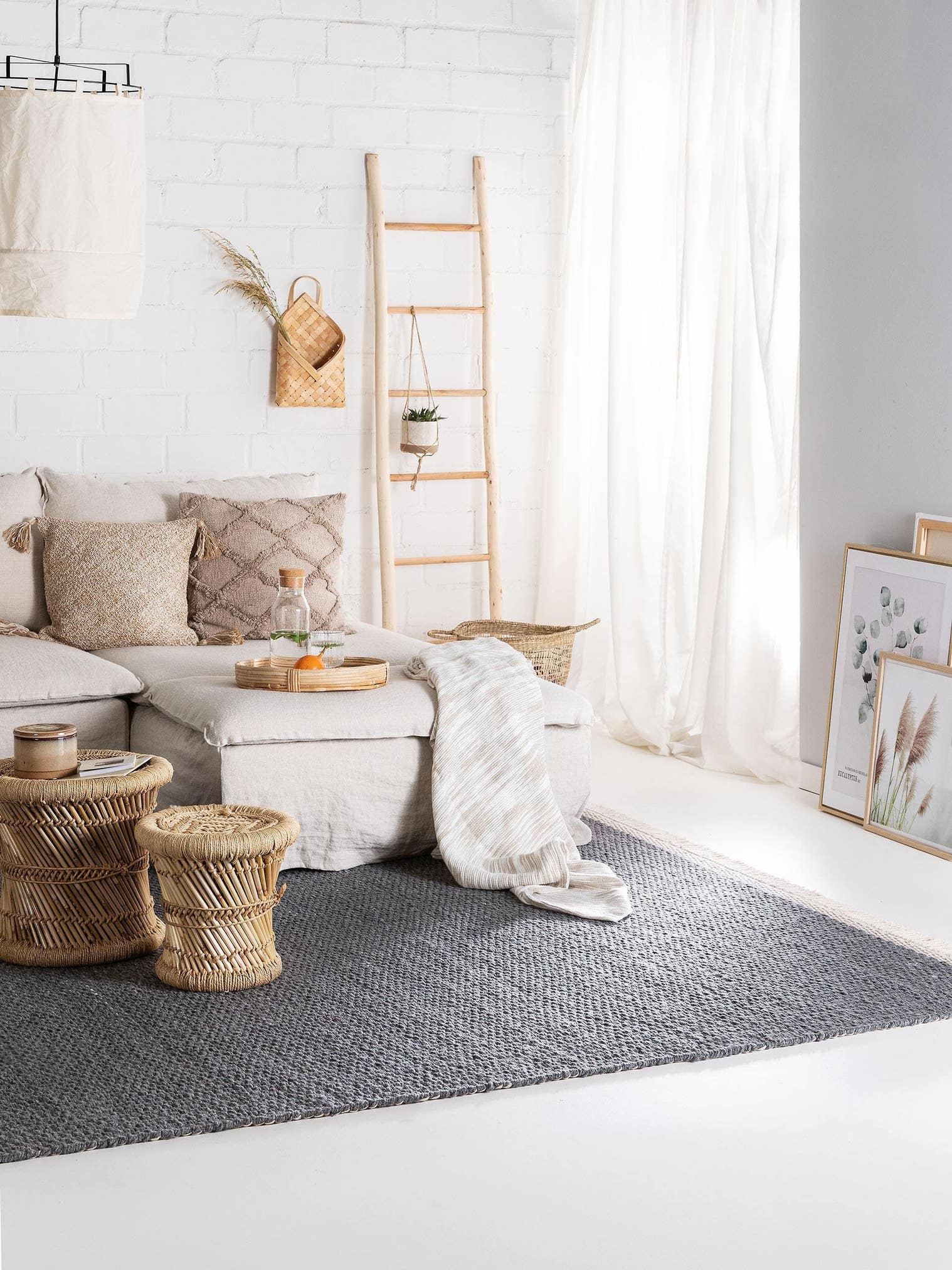 Teppich aus 40% Wolle, 30% Baumwolle, 30% Viskose in Grau mit bis 5 mm hohem Flor von benuta Pure