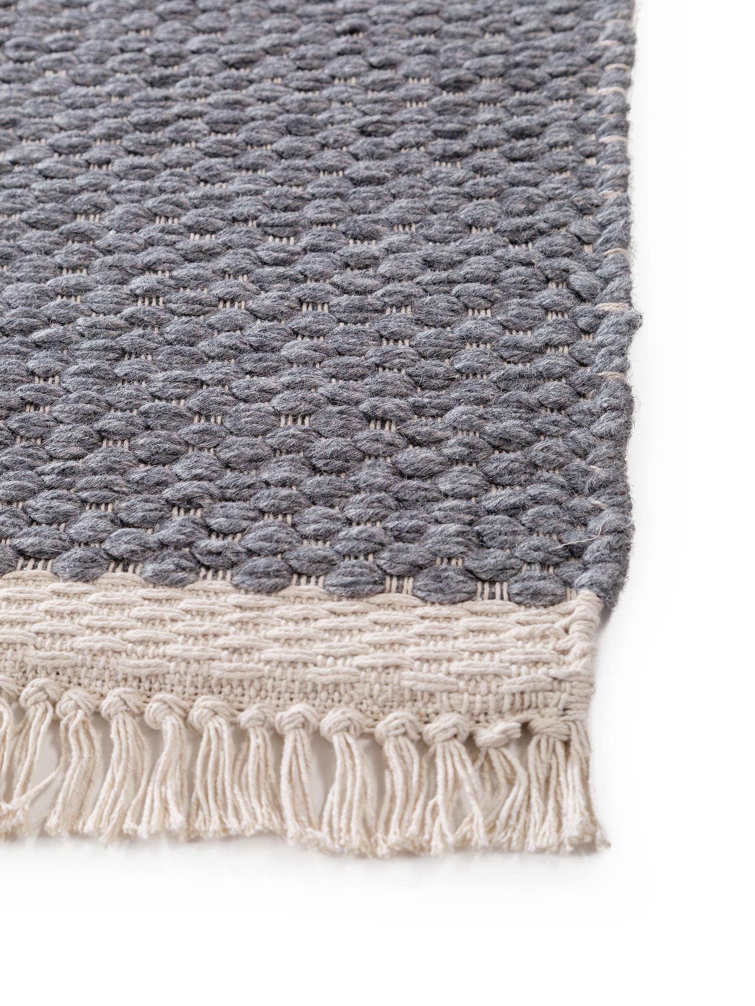 Teppich aus 40% Wolle, 30% Baumwolle, 30% Viskose in Grau mit bis 5 mm hohem Flor von benuta Pure