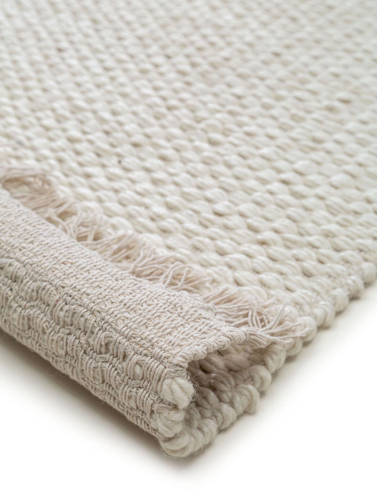 Tapis en 40% Laine, 30% Coton, 30% Viscose en Beige avec une pile de 1- 5 mm de hauteur de benuta Pure