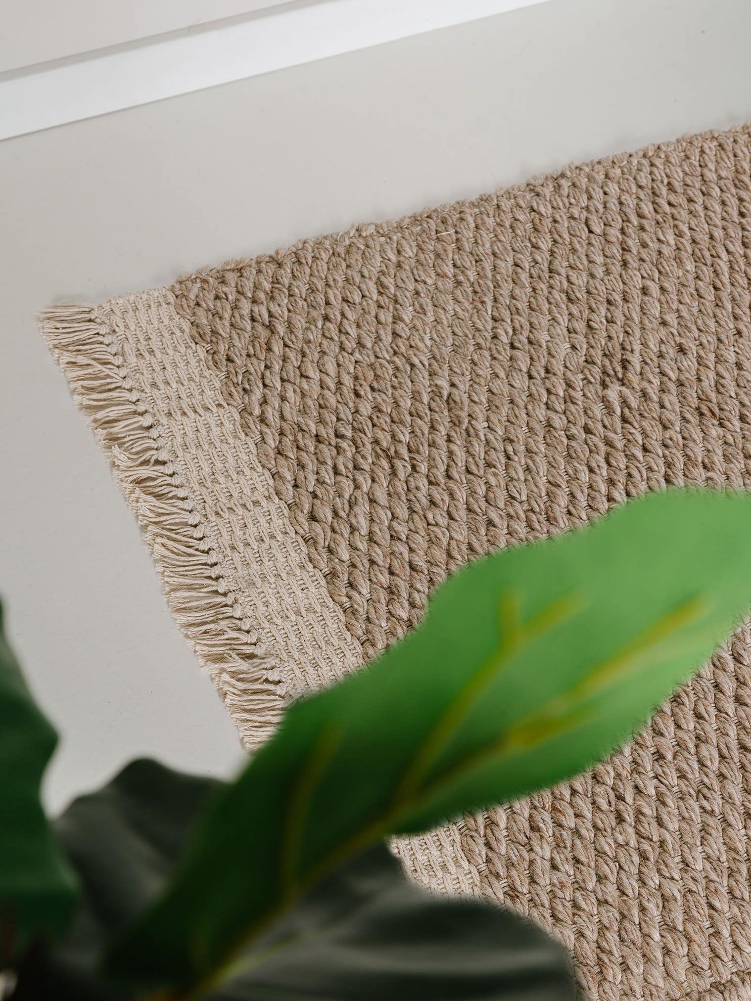 Tæppe af 40% Uld, 30% Bomuld, 30% Viskose i Beige med 1- 5 mm høj luv fra benuta Pure