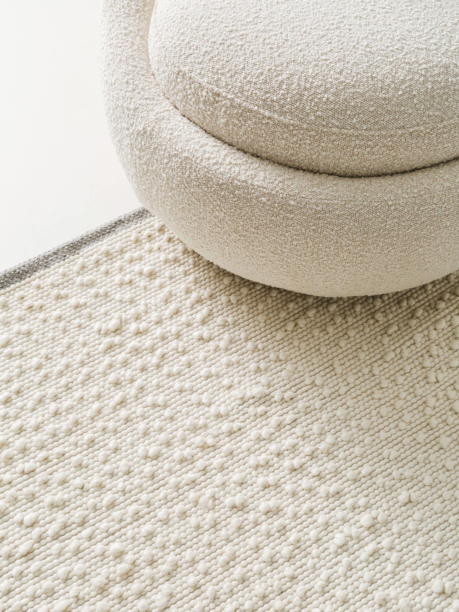 Teppich aus 70% Wolle, 20% Baumwolle, 10% Viskose in Beige mit bis 5 mm hohem Flor von benuta Pure