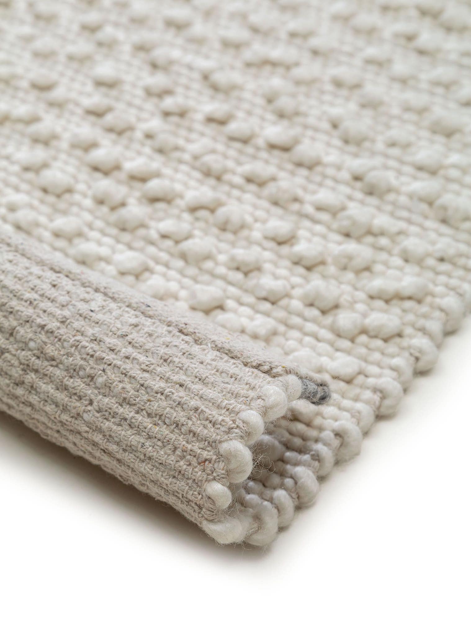 Teppich aus 70% Wolle, 20% Baumwolle, 10% Viskose in Beige mit bis 5 mm hohem Flor von benuta Pure