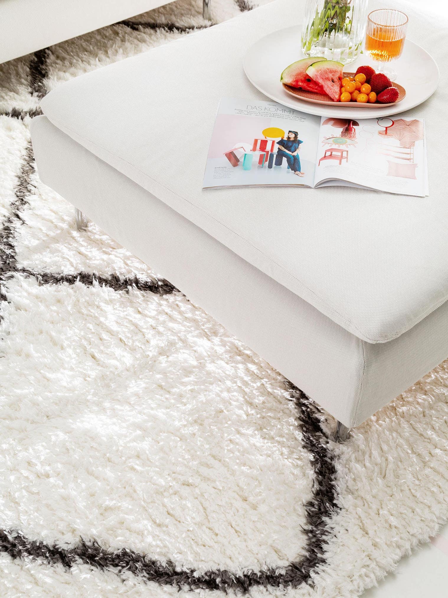 Matta av 100% Polyester i Beige med 41 - 50 mm hög lugg från benuta Pop
