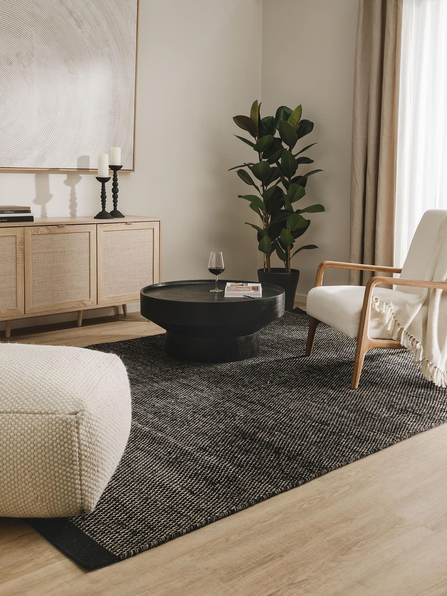 Teppich aus 80% Wolle, 20% Baumwolle in Schwarz/Weiß mit bis 5 mm hohem Flor von benuta Pure