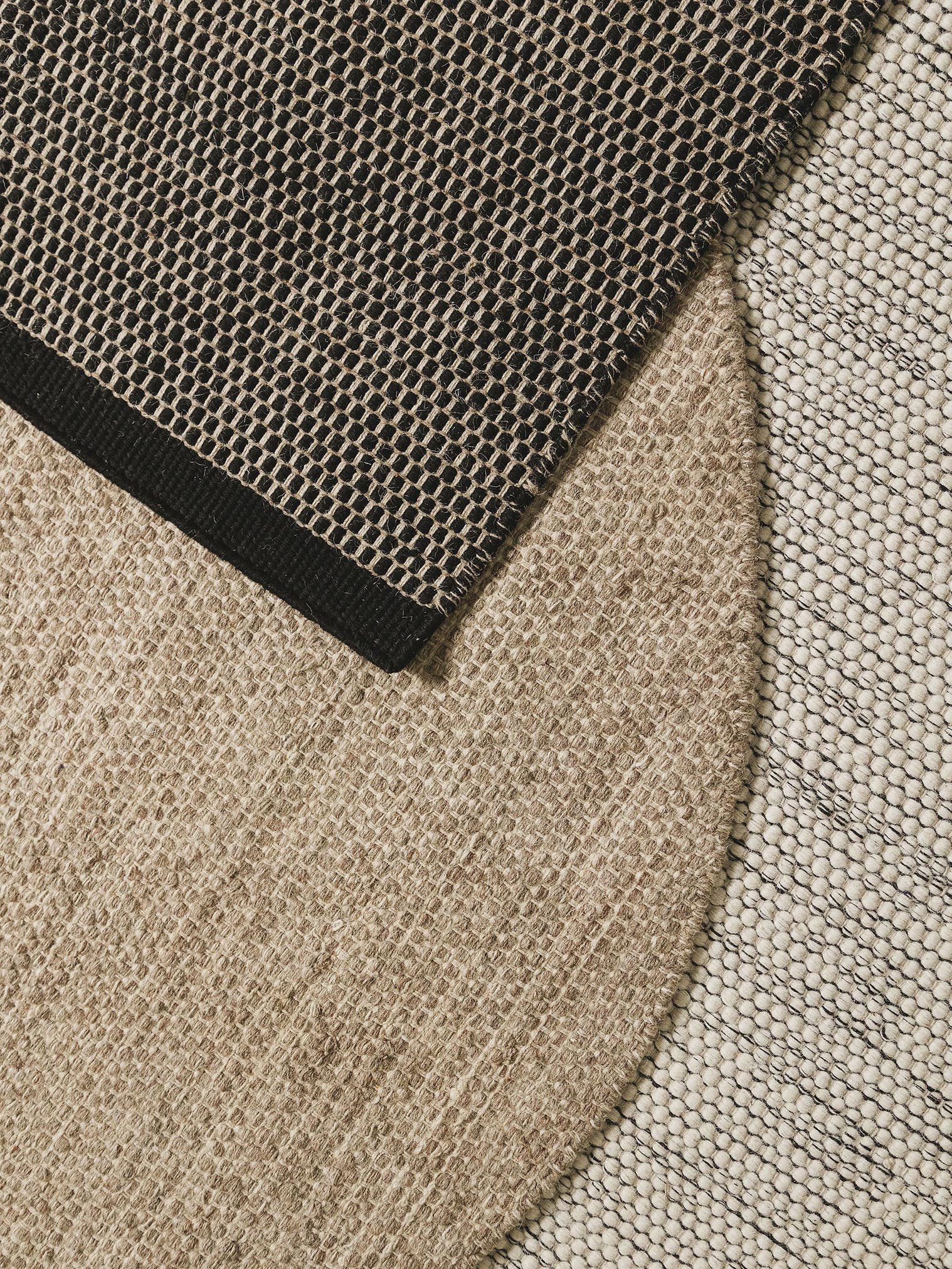 Teppich aus 80% Wolle, 20% Baumwolle in Schwarz/Weiß mit bis 5 mm hohem Flor von benuta Pure