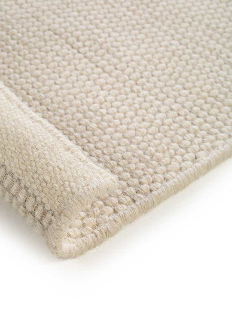 Rug made of 80% wool, 20% cotton in White with a 1- 5 mm high pile by benuta Pure