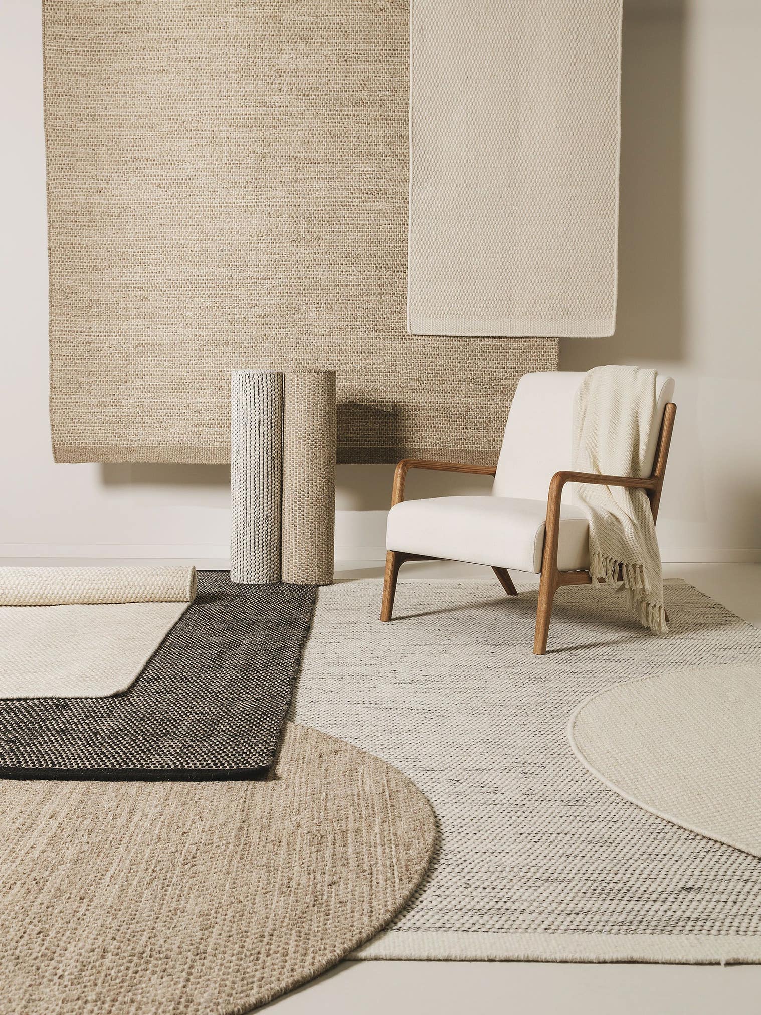 Teppich aus 80% Wolle, 20% Baumwolle in Weiß mit bis 5 mm hohem Flor von benuta Pure