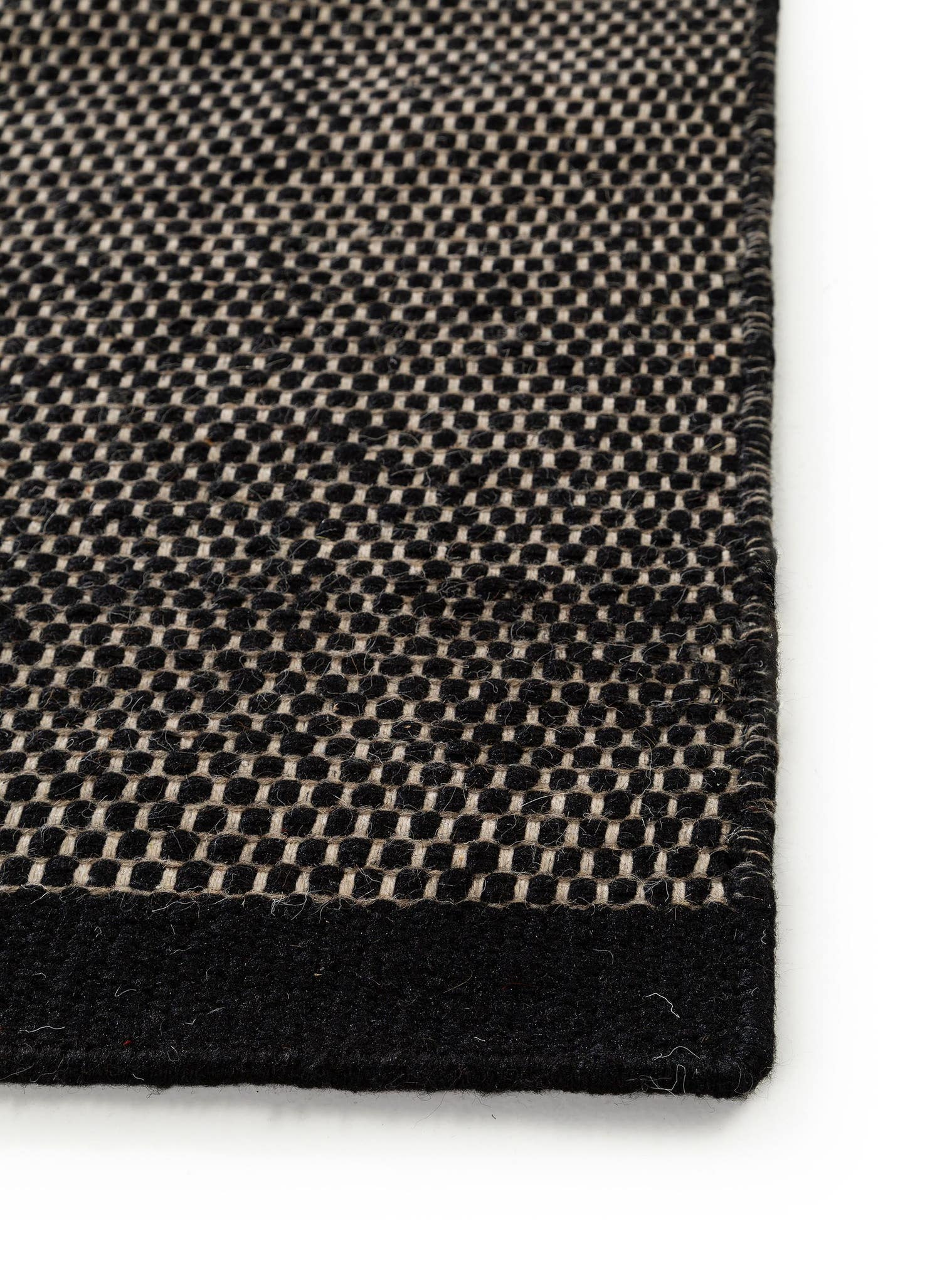 Rug made of 80% wool, 20% cotton in Black/White with a 1- 5 mm high pile by benuta Pure