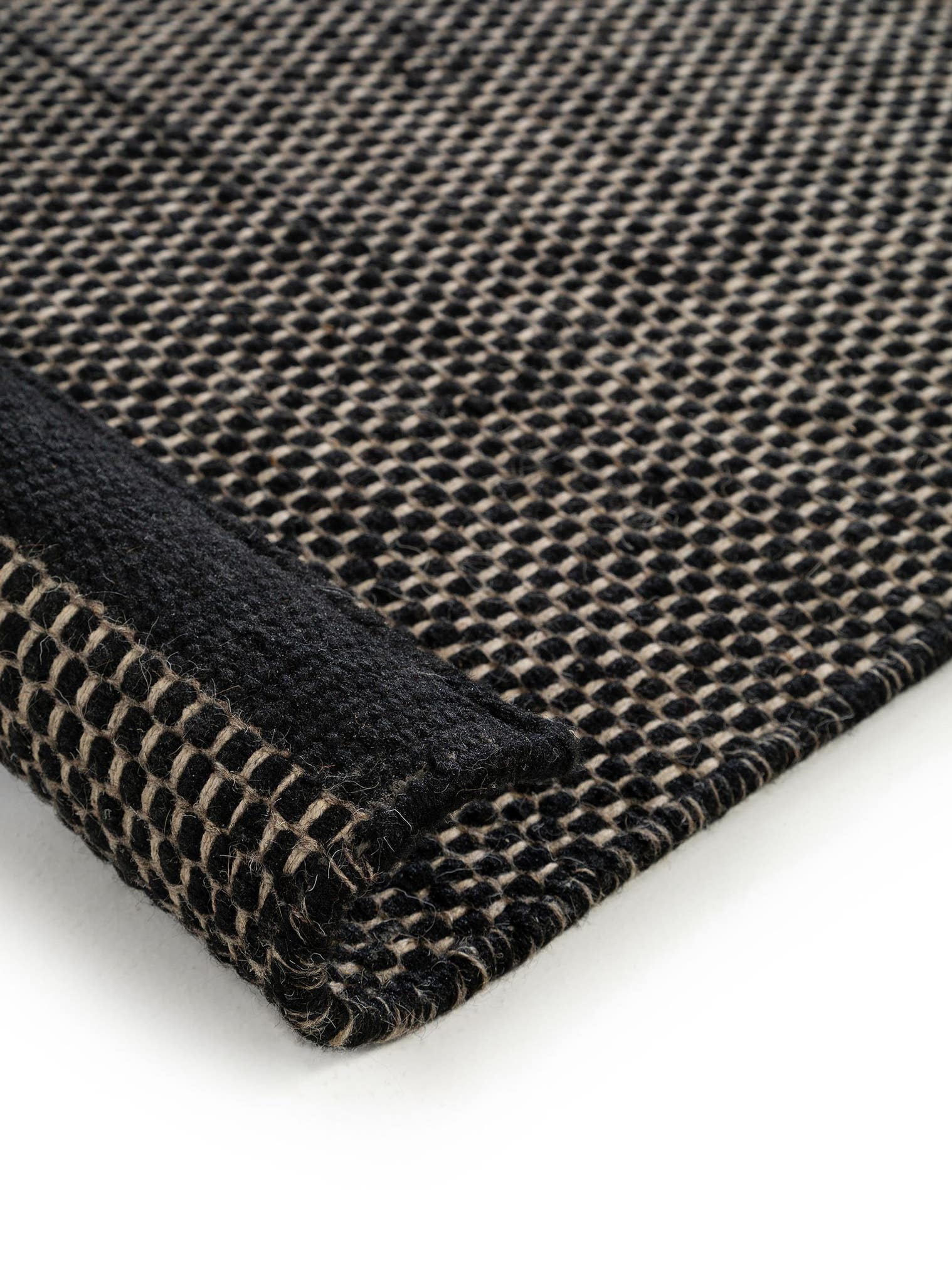 Rug made of 80% wool, 20% cotton in Black/White with a 1- 5 mm high pile by benuta Pure