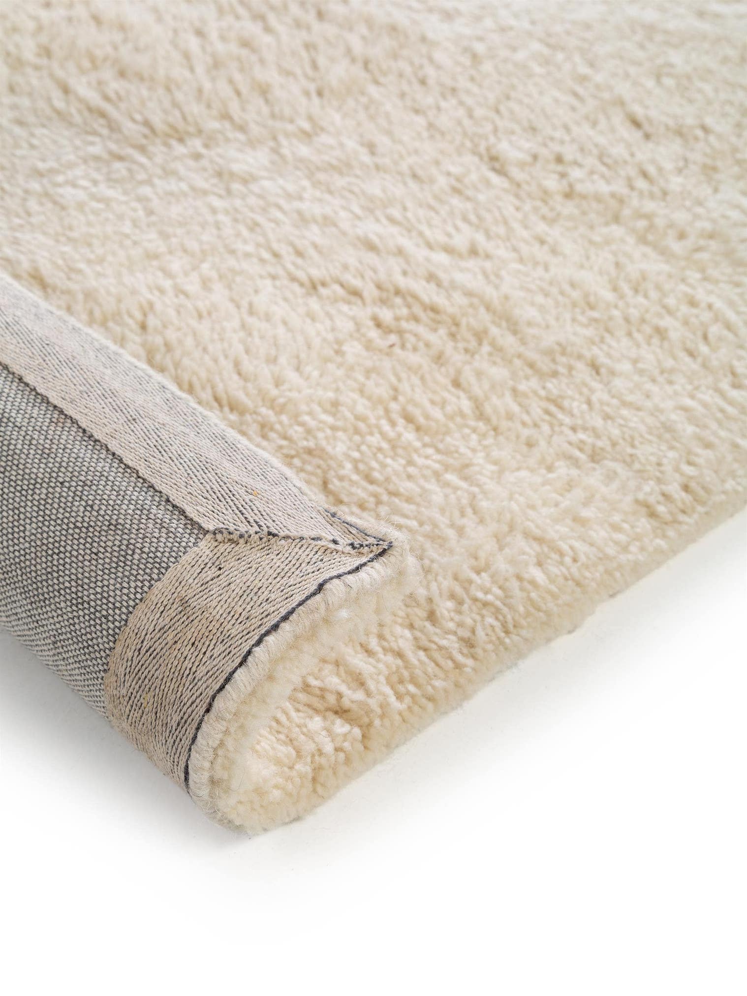 Tapijt van 100% Wol in Beige met een 31 - 40 mm hoge pool van benuta Pure