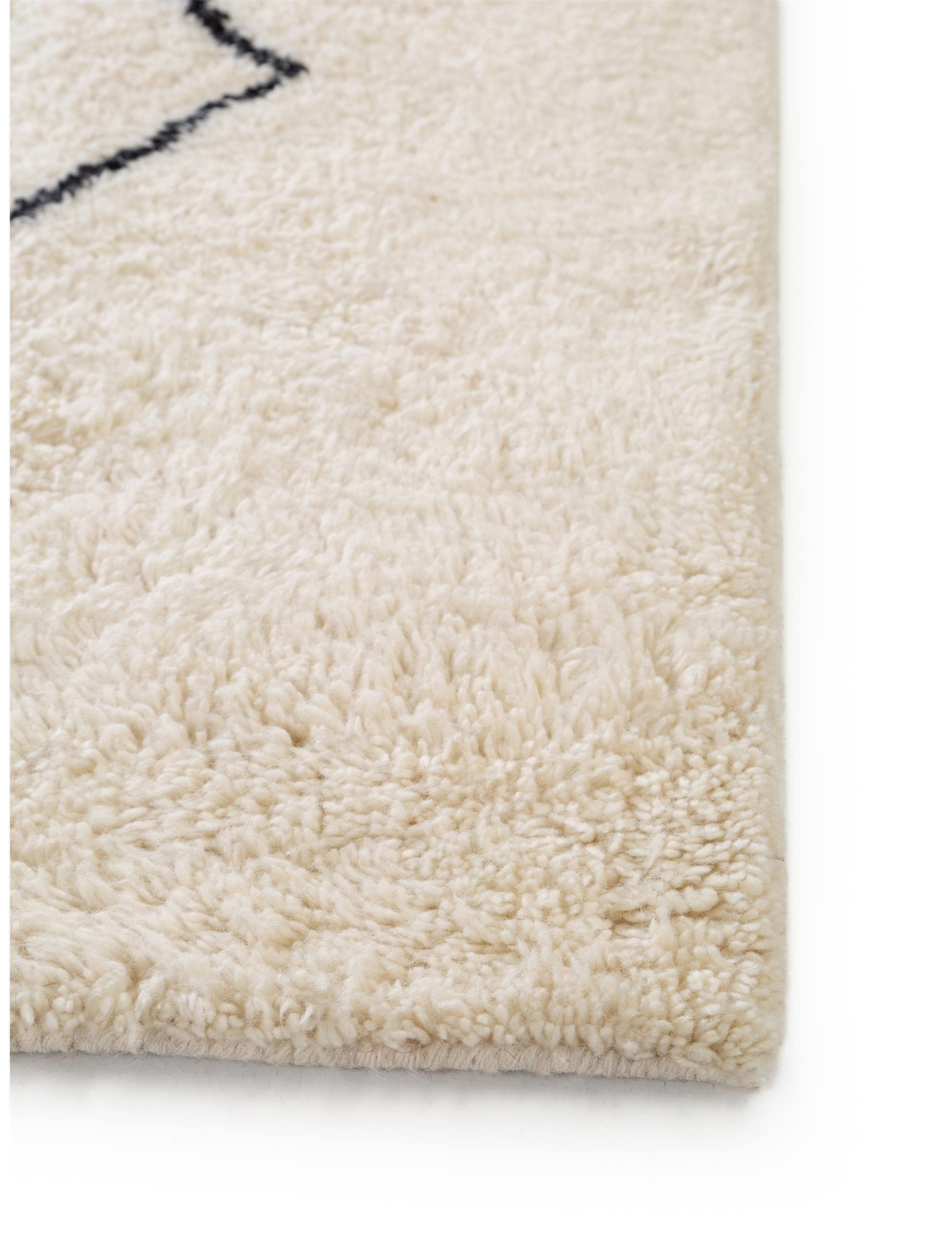 Rug made of 100% Wool in Beige with a 31 - 40 mm high pile by benuta Pure
