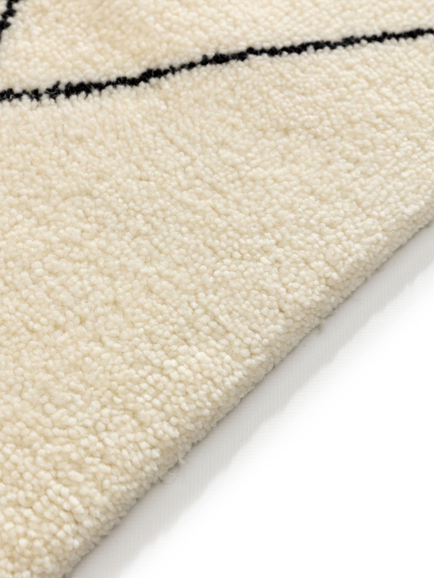 Teppich aus 100% Wolle in Beige mit 31 bis 40 mm hohem Flor von benuta Pure
