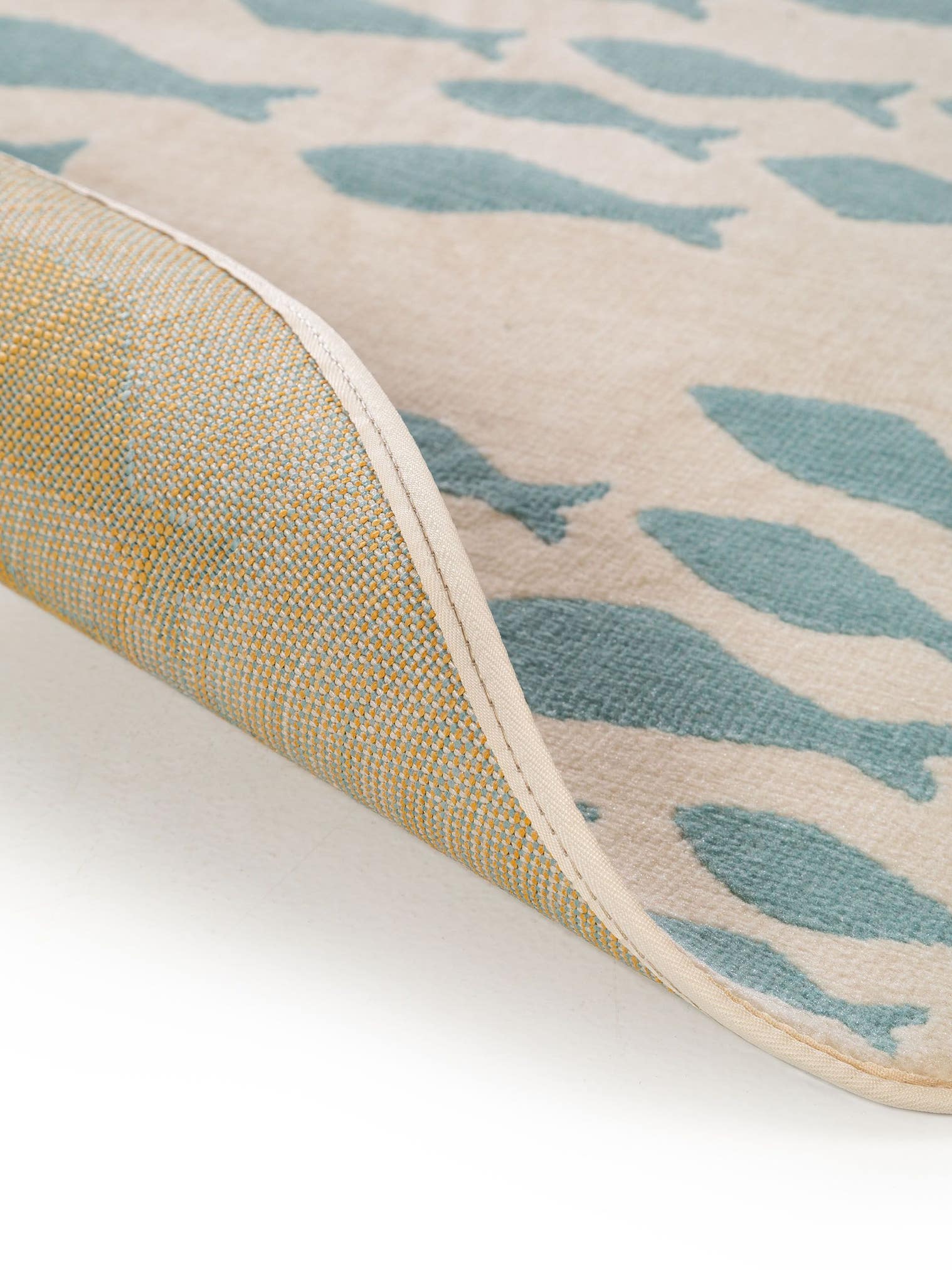 Matta av 100% Polypropylen i Beige med 6 - 10 mm hög lugg från Lytte