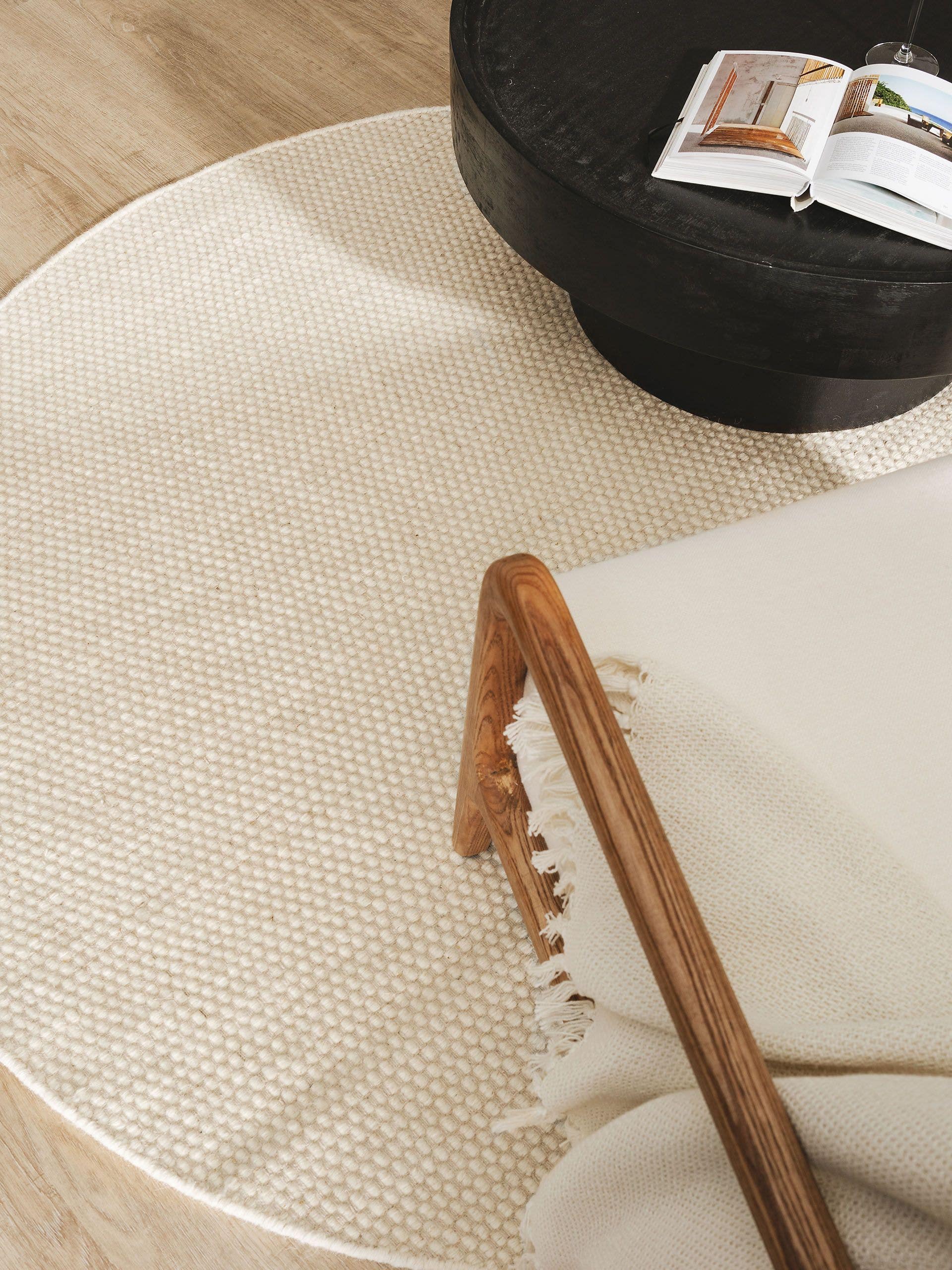 Rug made of 80% wool, 20% cotton in White with a 1- 5 mm high pile by benuta Pure