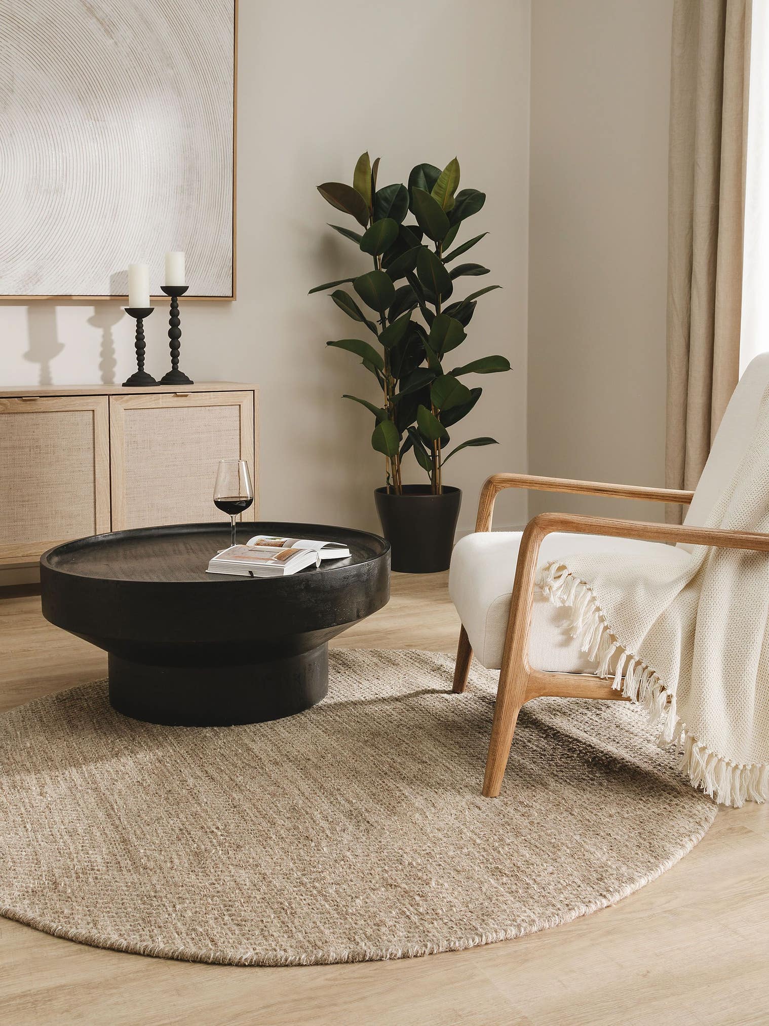 Teppich aus 80% Wolle, 20% Baumwolle in Taupe mit bis 5 mm hohem Flor von benuta Pure