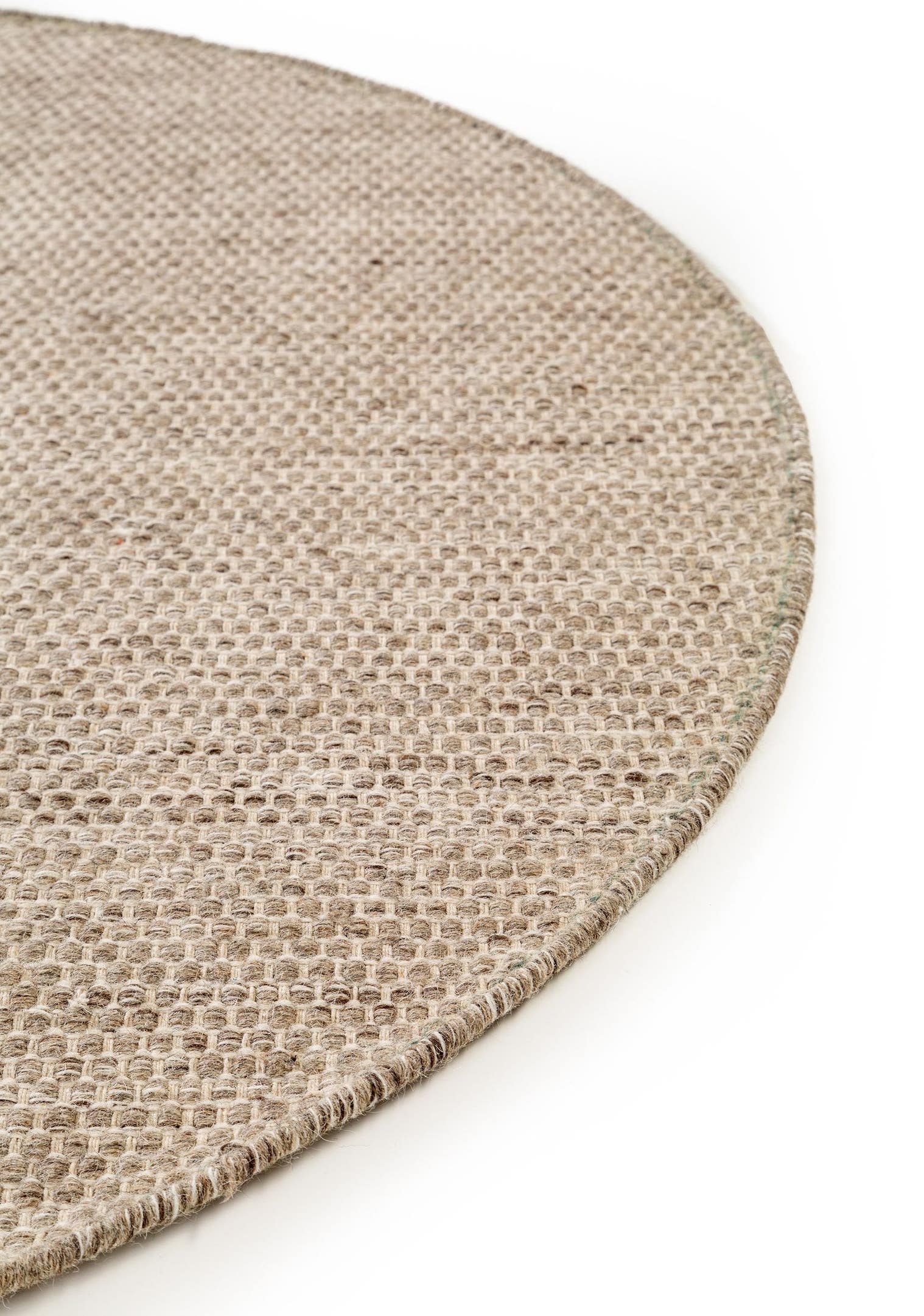 Teppich aus 80% Wolle, 20% Baumwolle in Taupe mit bis 5 mm hohem Flor von benuta Pure
