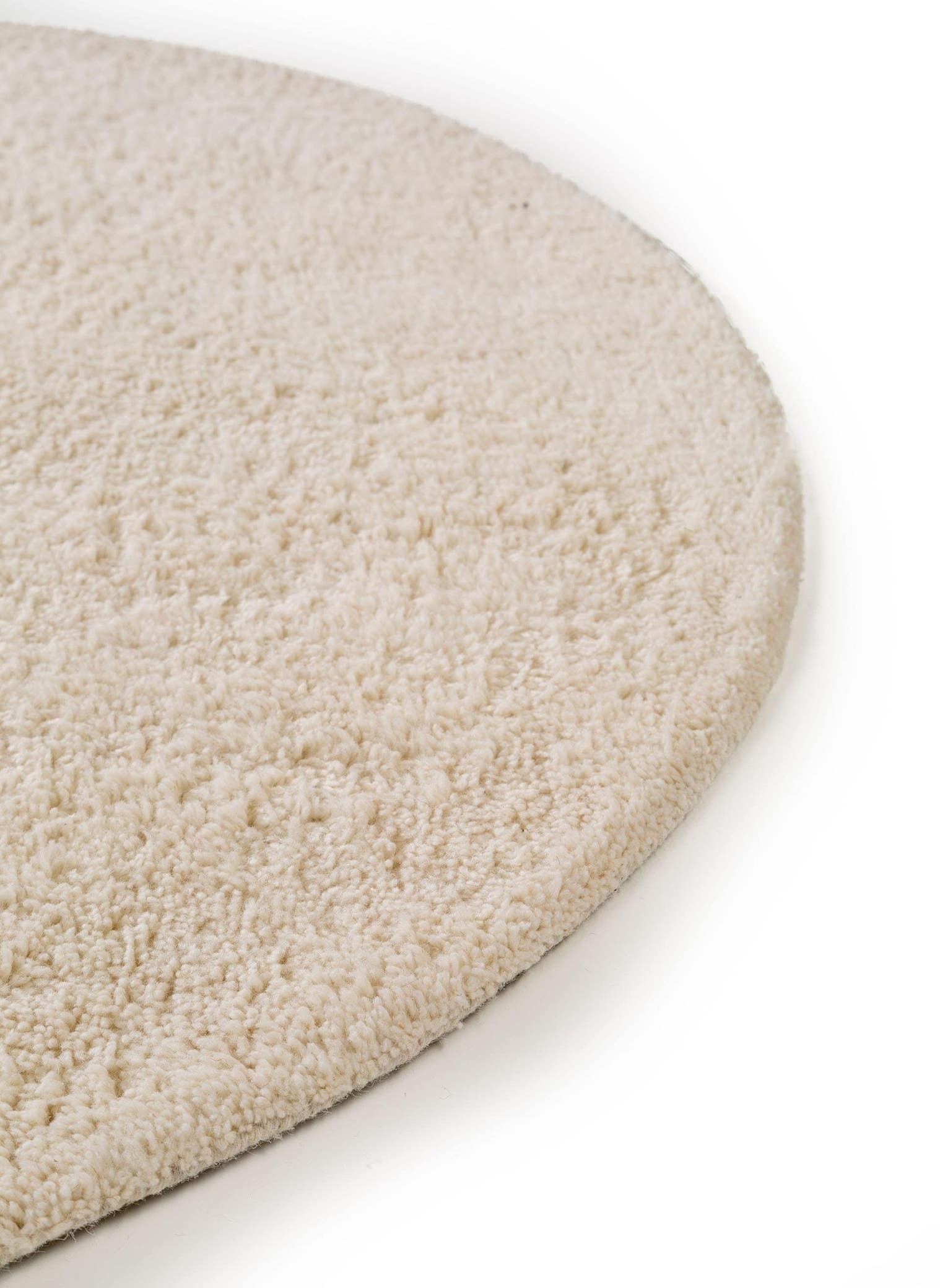 Teppich aus 100% Wolle in Weiß mit 31 bis 40 mm hohem Flor von benuta Pure