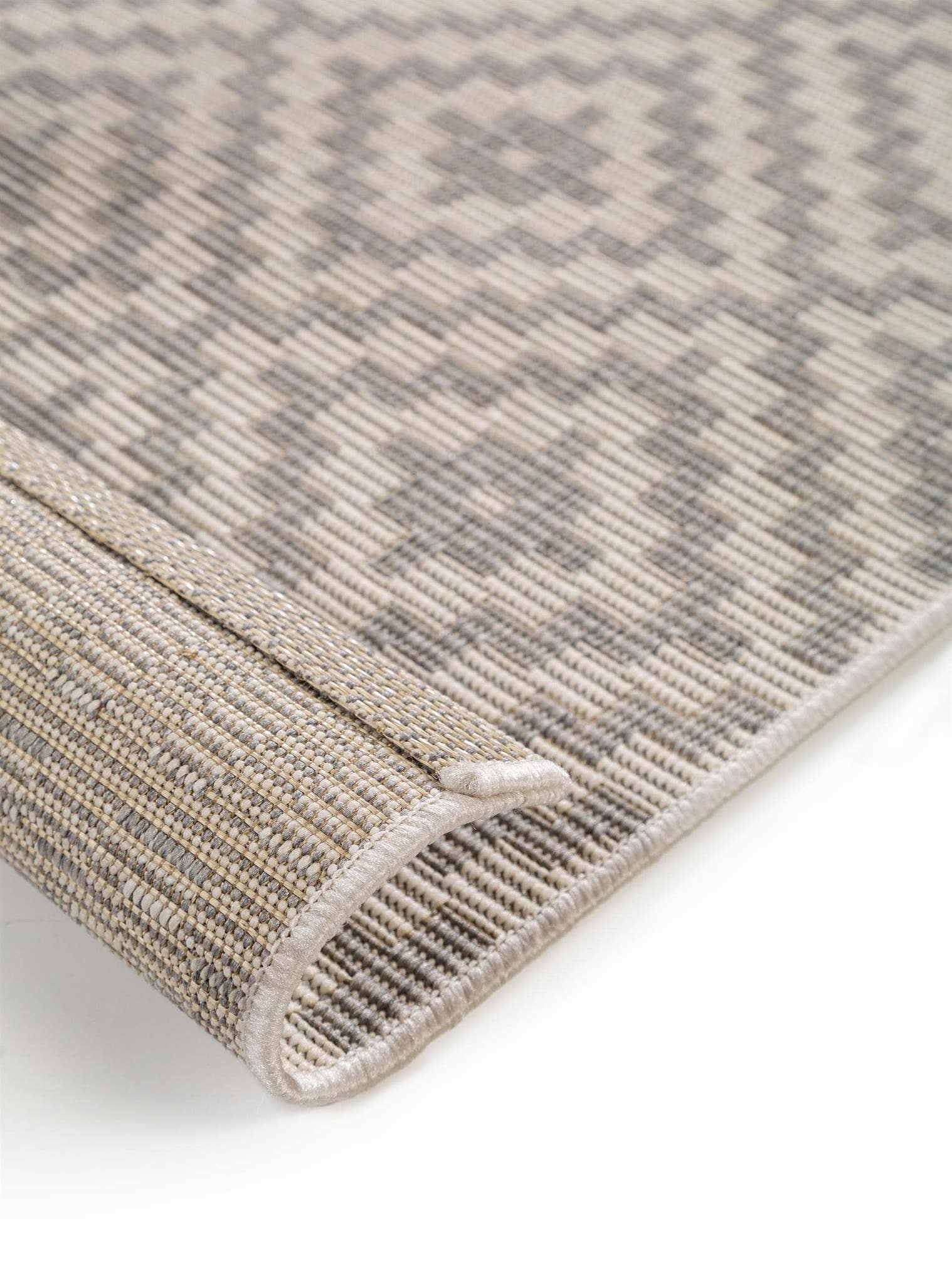 Teppich aus 100% Polypropylen in Grau mit 6 bis 10 mm hohem Flor von benuta Nest