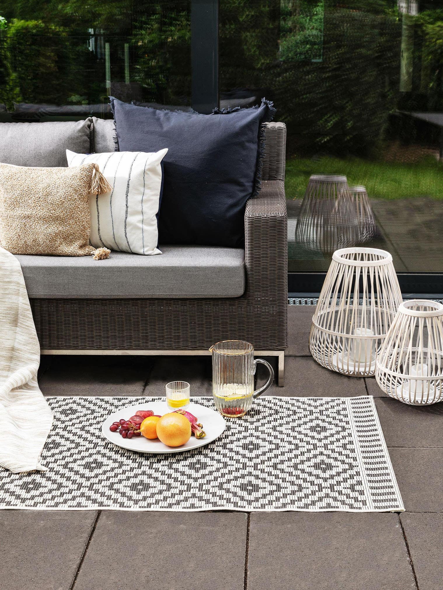 Rug made of 100% Polypropylene in Black/White with a 6 - 10 mm high pile by benuta Nest
