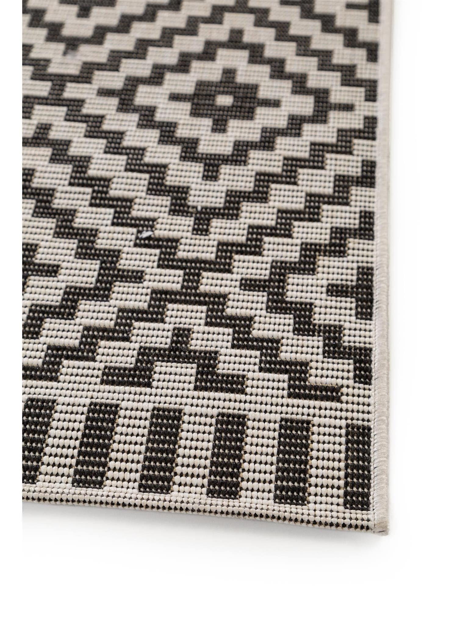 Rug made of 100% Polypropylene in Black/White with a 6 - 10 mm high pile by benuta Nest