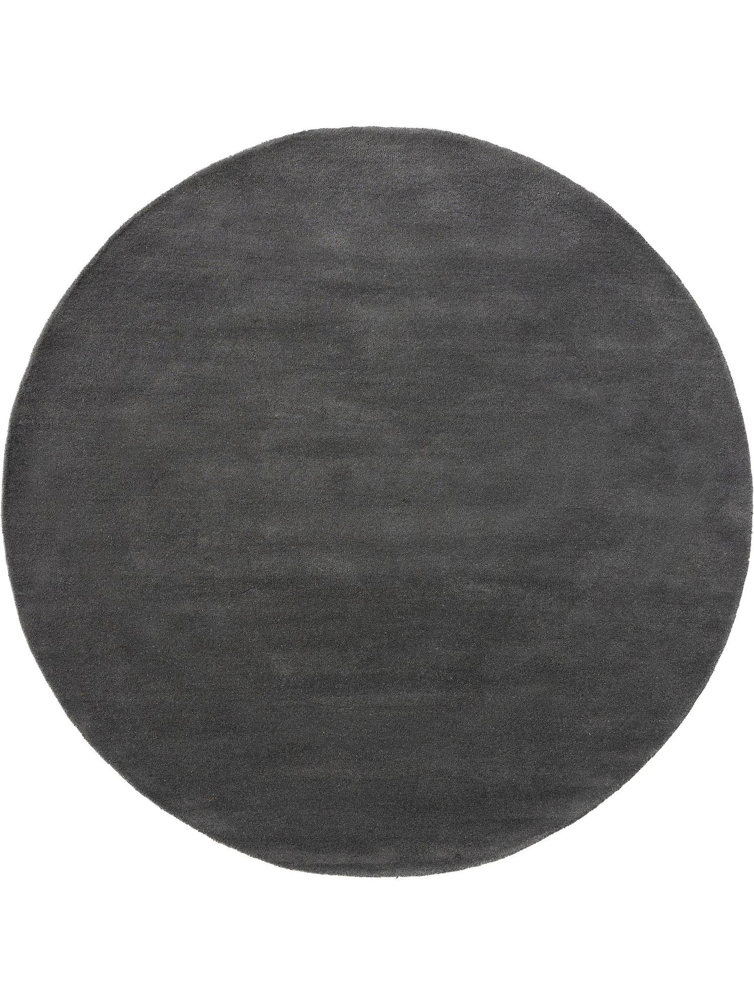 Teppich aus 100% Wolle in Grau mit 6 bis 10 mm hohem Flor von benuta Nest