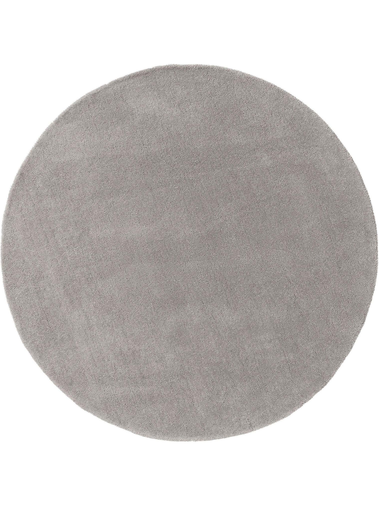 Teppich aus 100% Wolle in Grau mit 6 bis 10 mm hohem Flor von benuta Nest