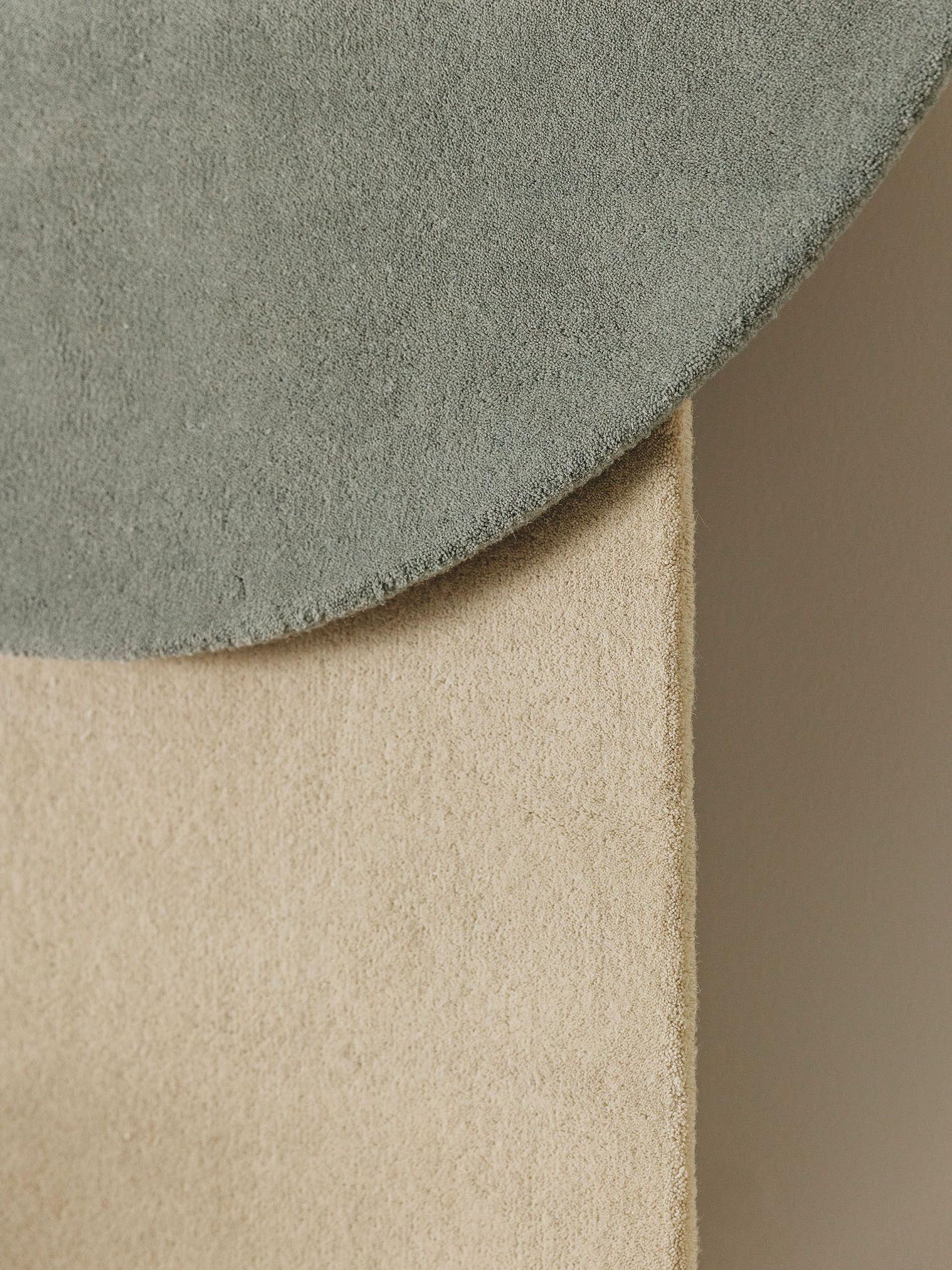 Rug made of 100% Wool in Green with a 6 - 10 mm high pile by benuta Nest