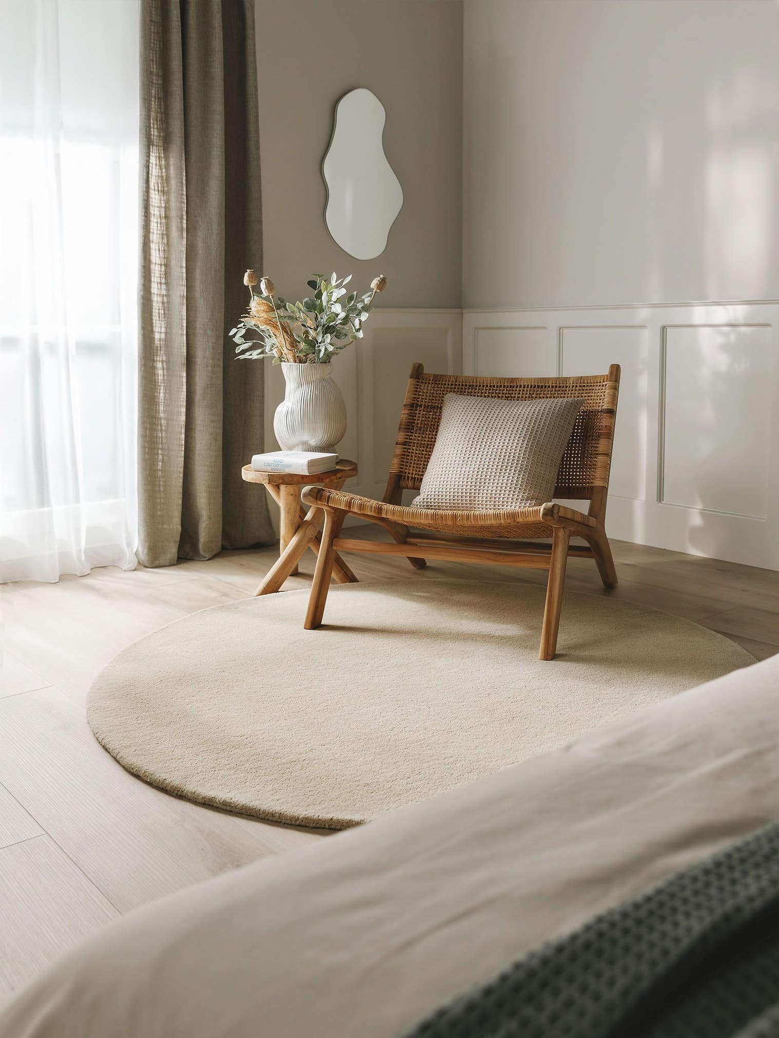 Tapijt van 100% Wol in Beige met een 6 - 10 mm hoge pool van benuta Nest