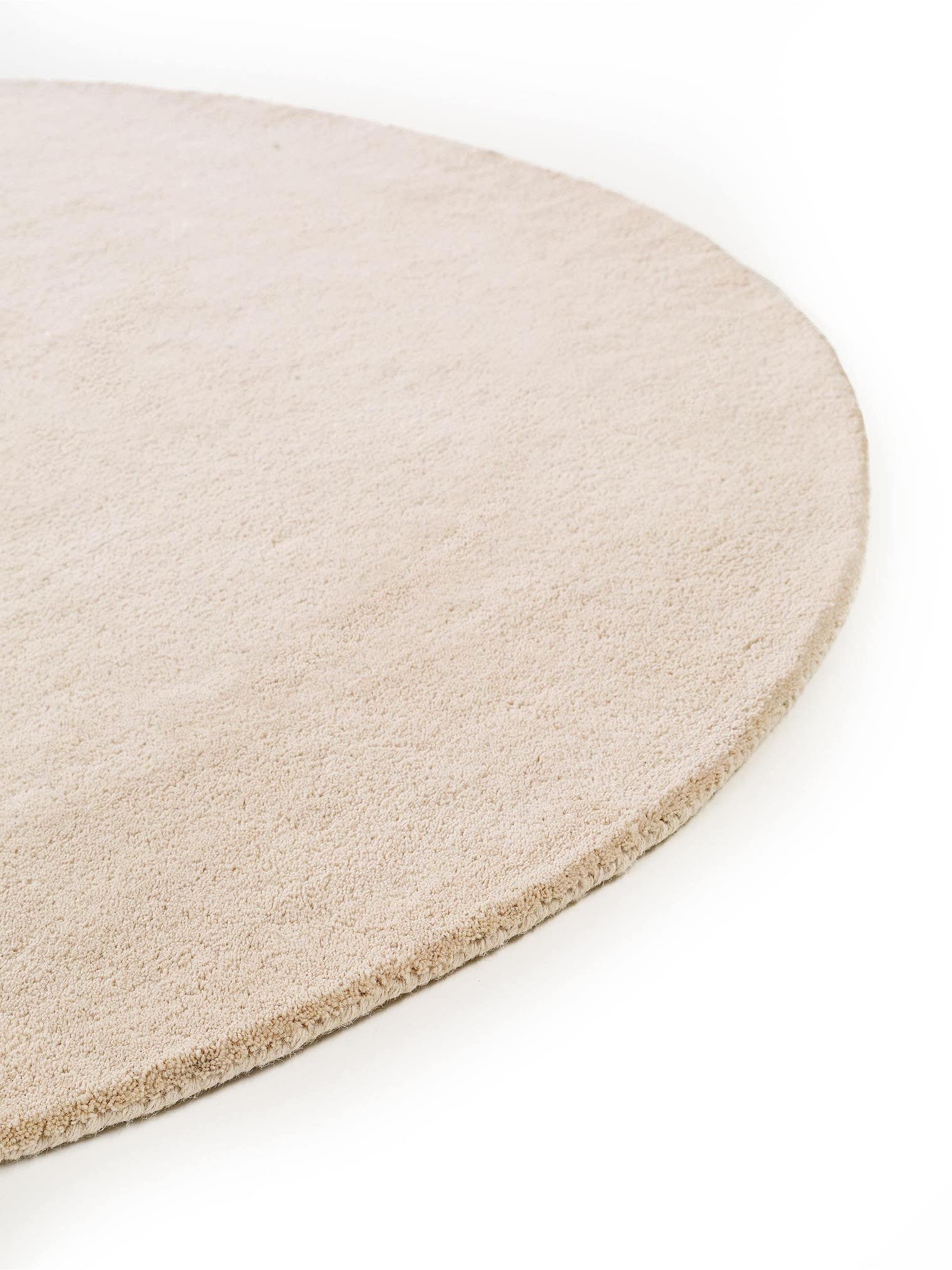 Tapijt van 100% Wol in Beige met een 6 - 10 mm hoge pool van benuta Nest