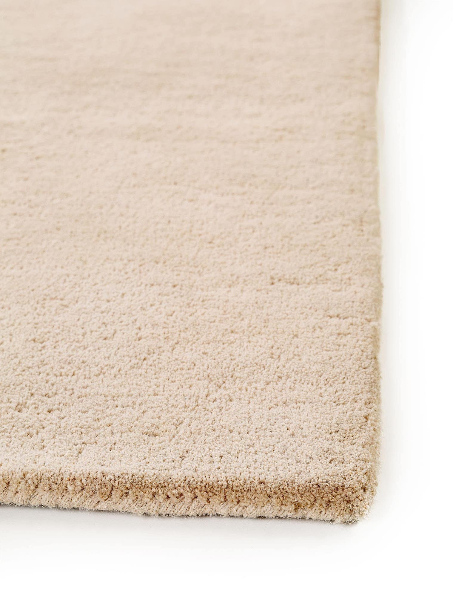Tapijt van 100% Wol in Beige met een 6 - 10 mm hoge pool van benuta Nest