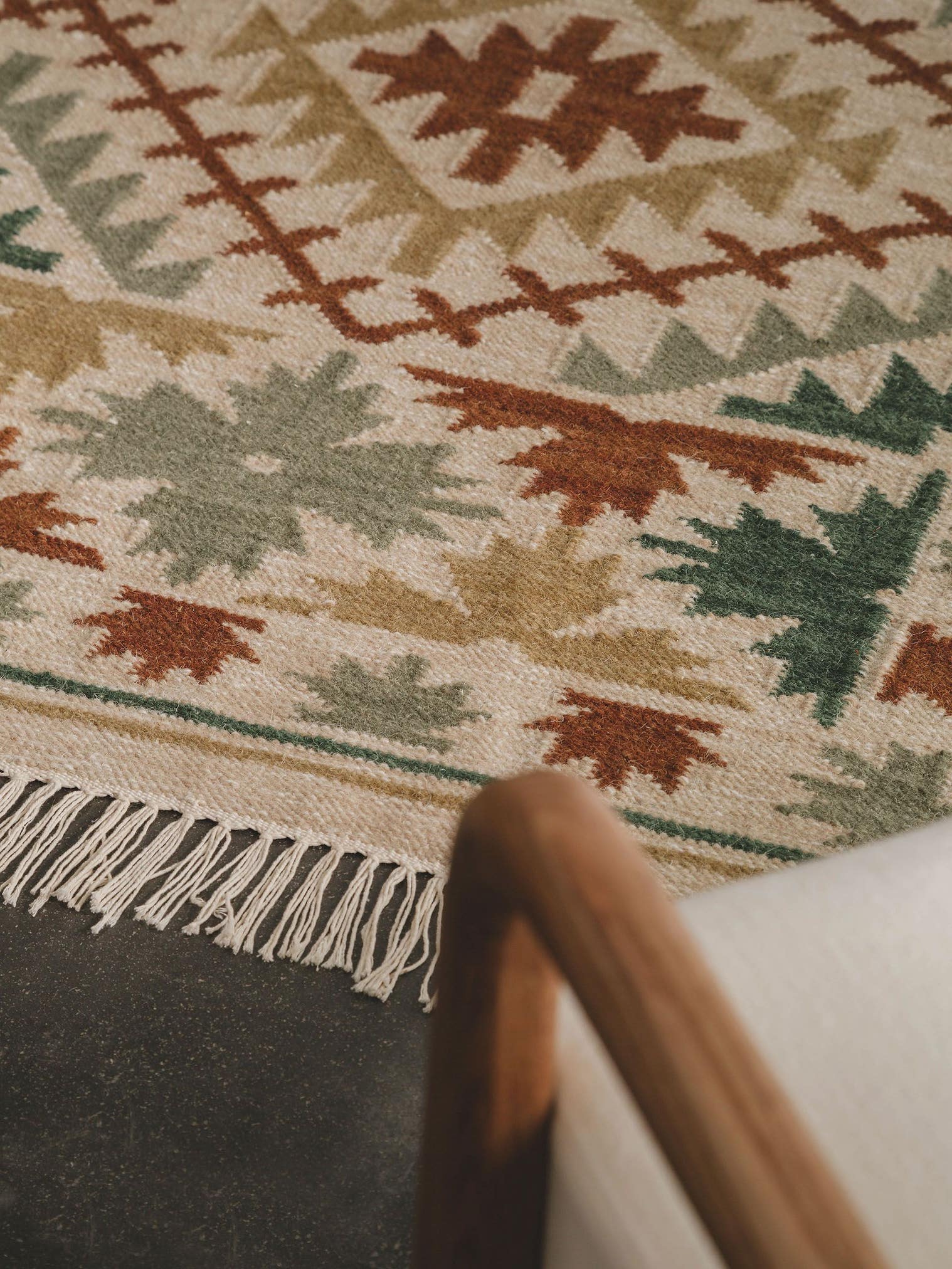 Rug made of 90% Wool, 10% Cotton in Green with a 1- 5 mm high pile by benuta Pure