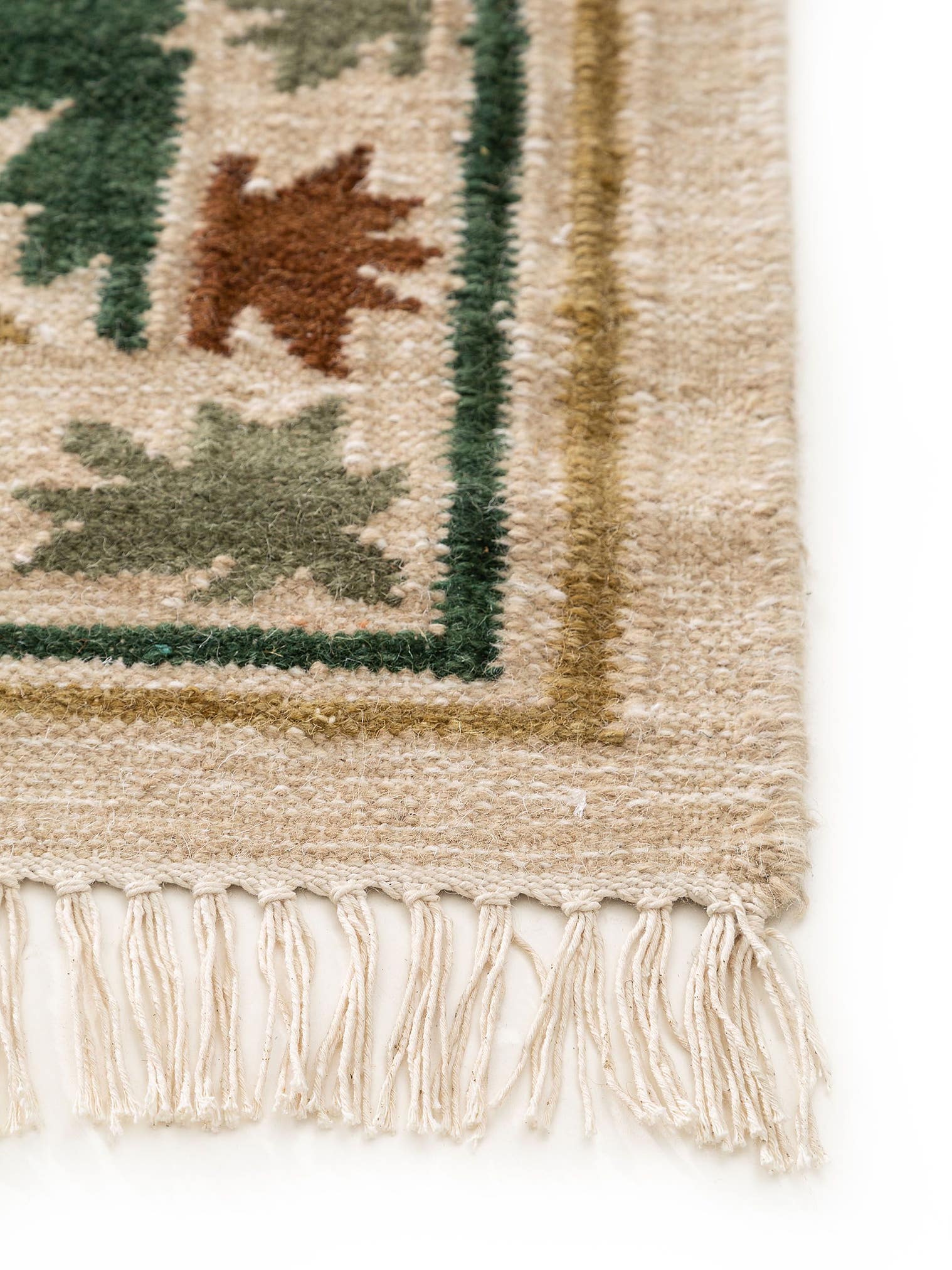 Rug made of 90% Wool, 10% Cotton in Green with a 1- 5 mm high pile by benuta Pure