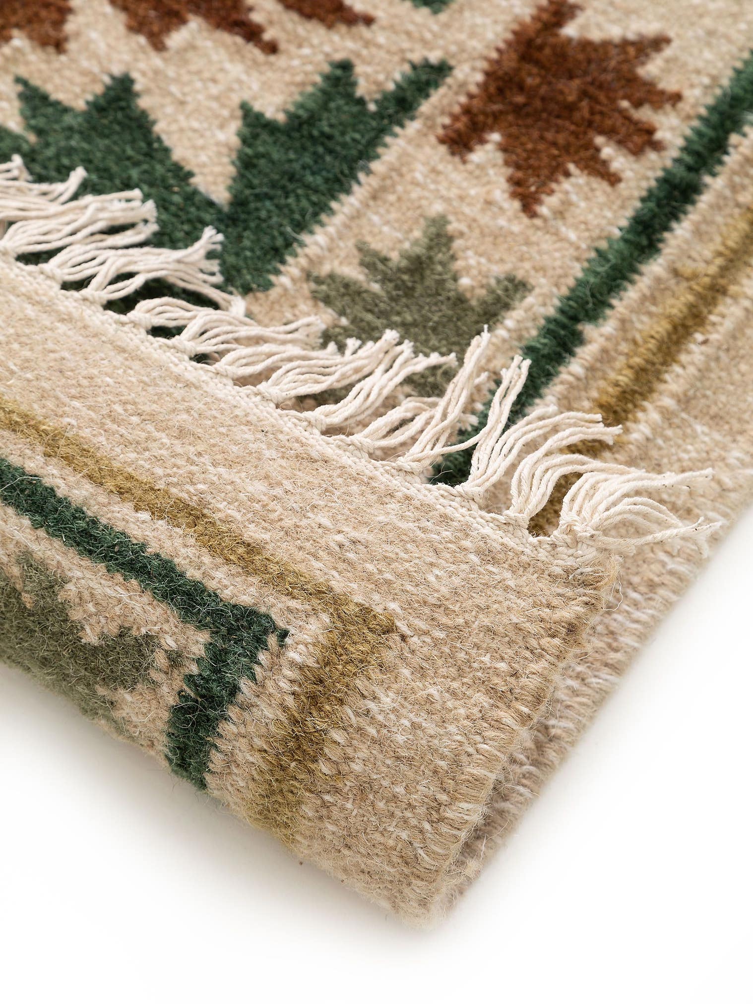 Rug made of 90% Wool, 10% Cotton in Green with a 1- 5 mm high pile by benuta Pure