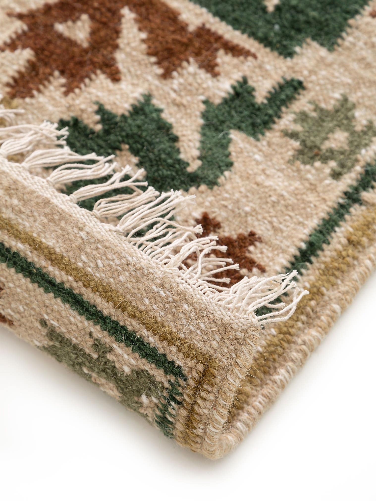 Teppich aus 90% Wolle, 10% Baumwolle in Grün mit bis 5 mm hohem Flor von benuta Pure