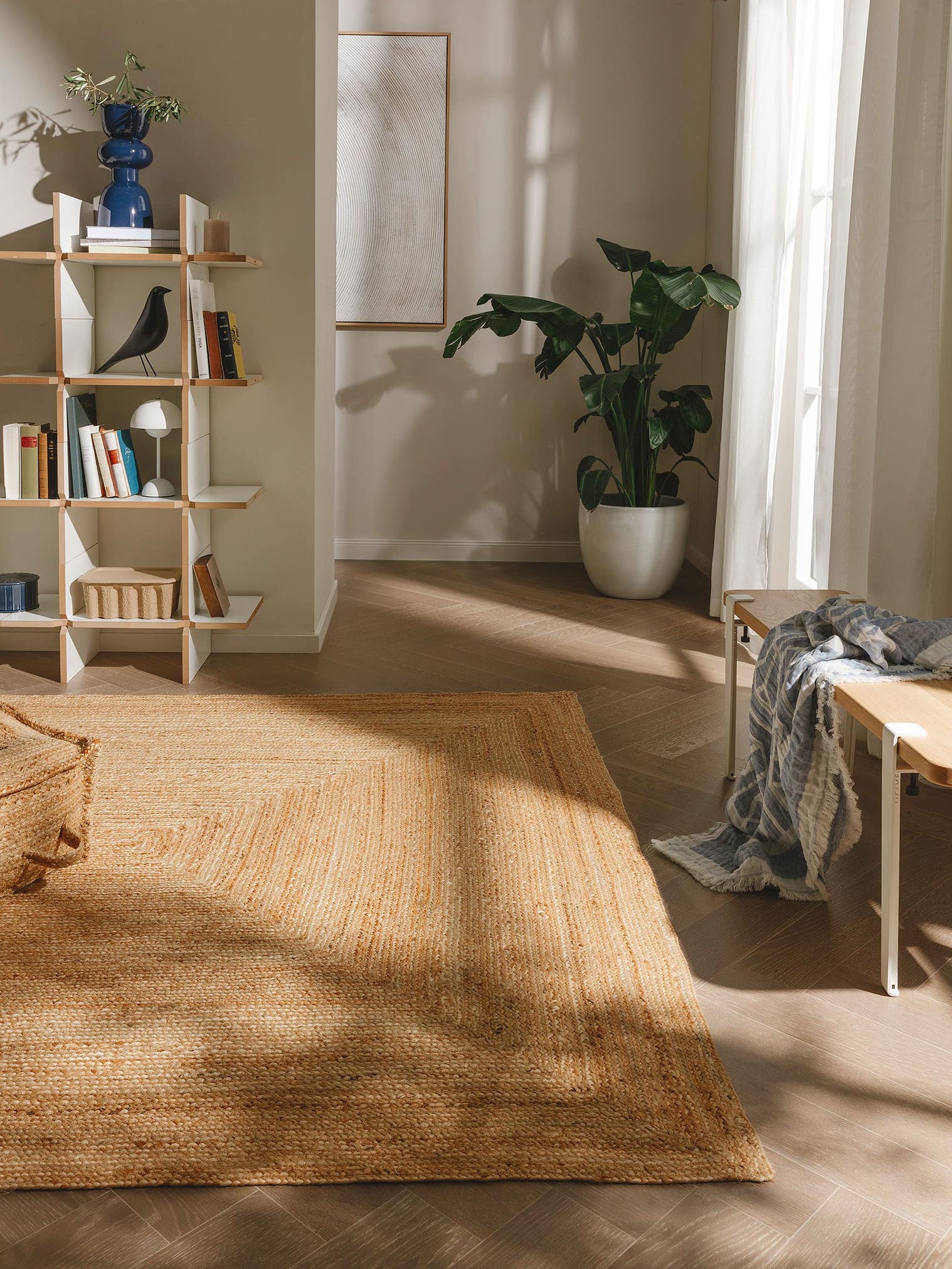 Tæppe af 100% Jute i Brun med 1- 5 mm høj luv fra benuta Pure