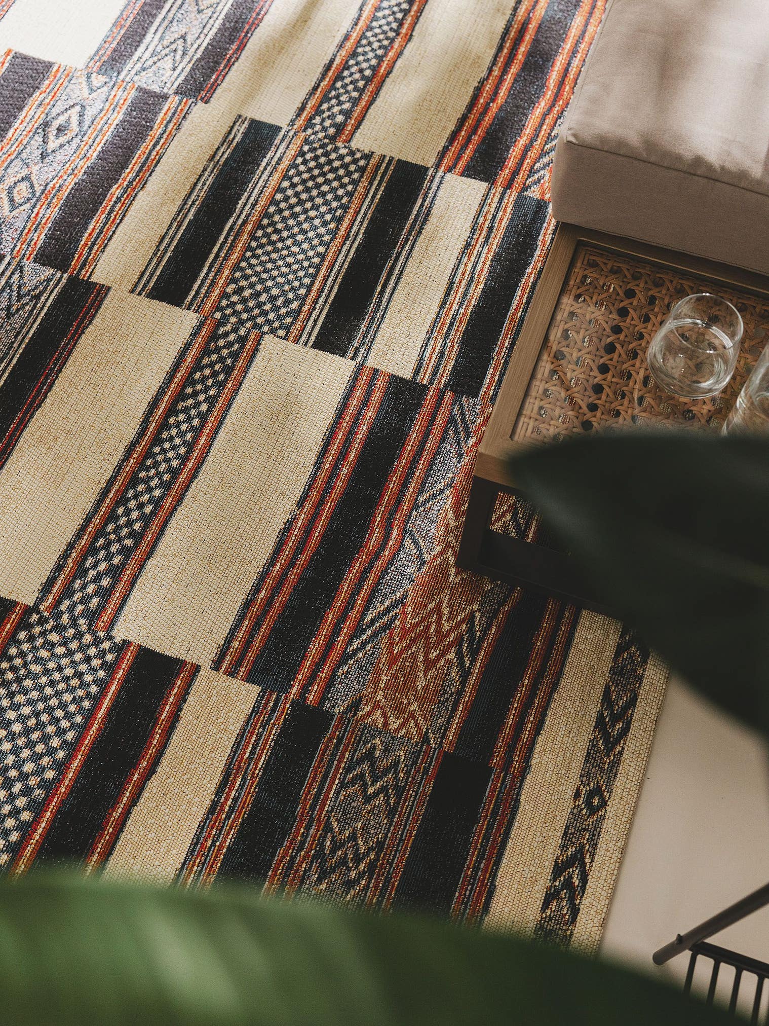 Teppich aus 76% Polypropylen, 23% Polyester, 1% Latex in Multicolor mit bis 5 mm hohem Flor von benuta Nest
