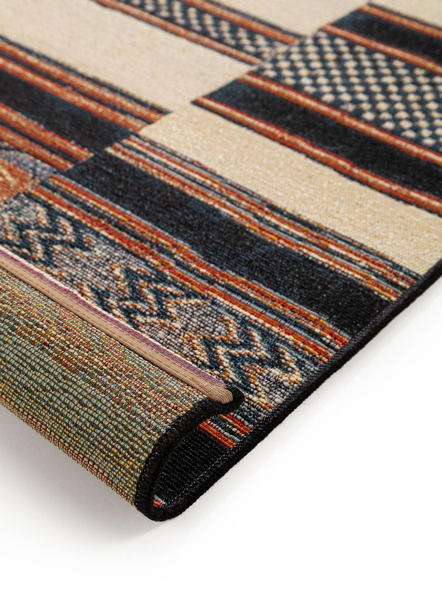 Teppich aus 76% Polypropylen, 23% Polyester, 1% Latex in Multicolor mit bis 5 mm hohem Flor von benuta Nest