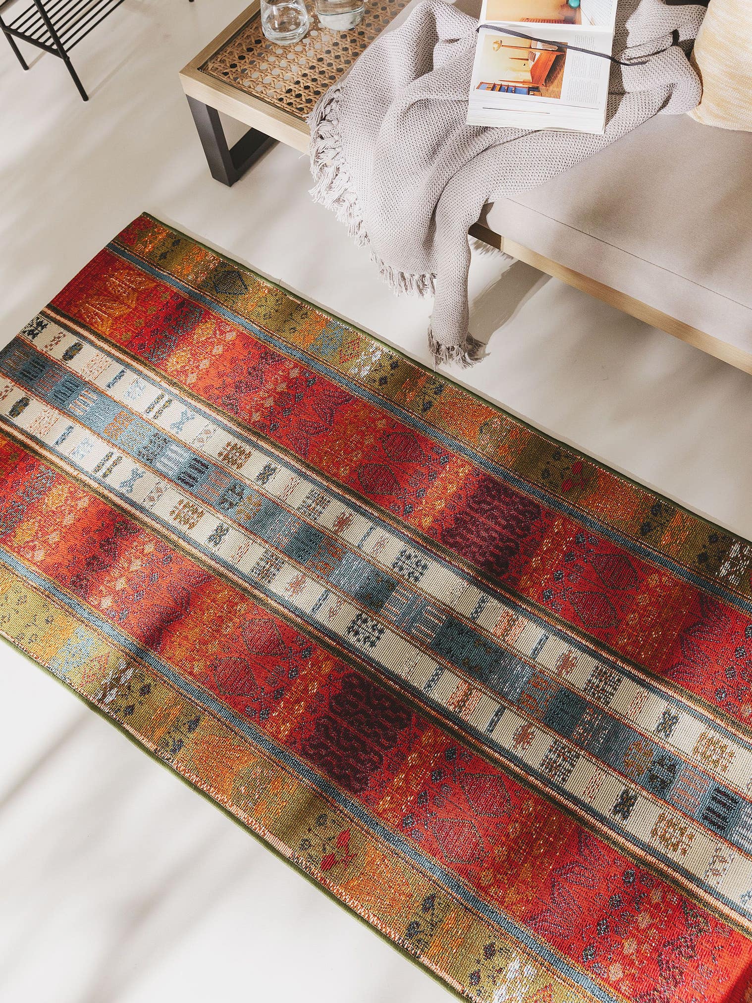 Teppich aus 76% Polypropylen, 23% Polyester, 1% Latex in Multicolor mit bis 5 mm hohem Flor von benuta Nest