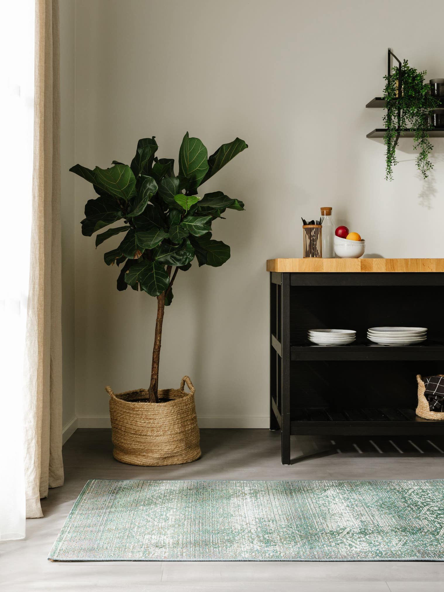 Tapis en 76% Polypropylène, 23% Polyester, 1% Latex en Vert avec une pile de 1- 5 mm de hauteur de benuta Nest