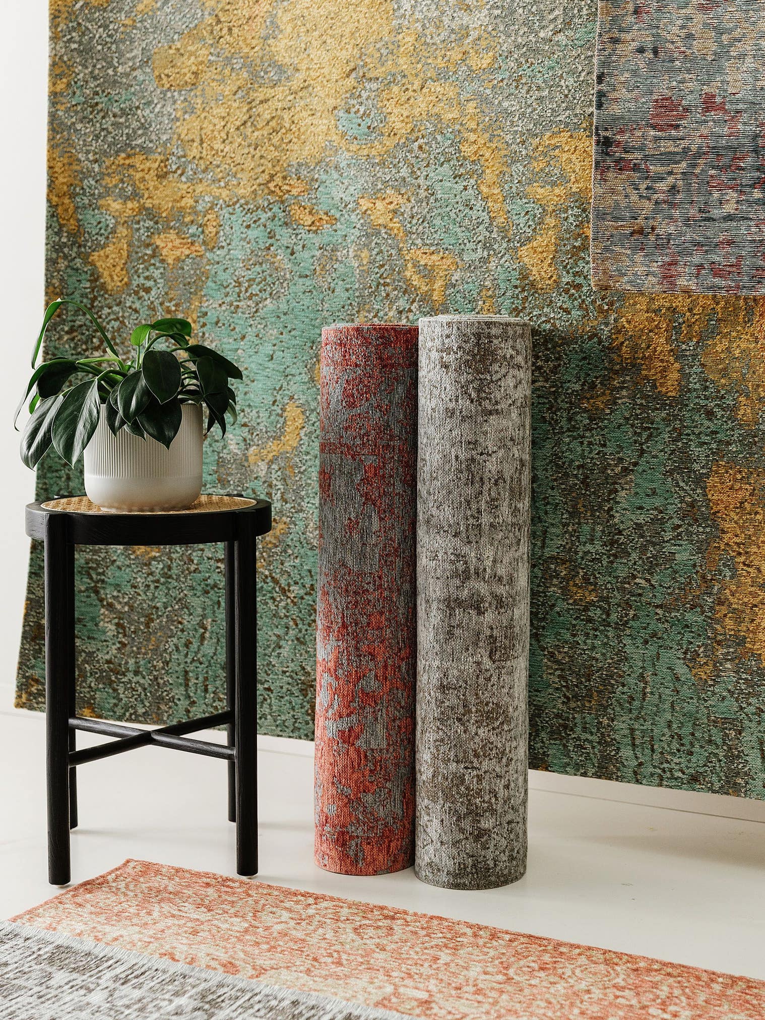 Teppich aus 55% Polyacryl, 27% Polyester, 17% Baumwolle, 1% Latex in Rot mit bis 5 mm hohem Flor von benuta Nest