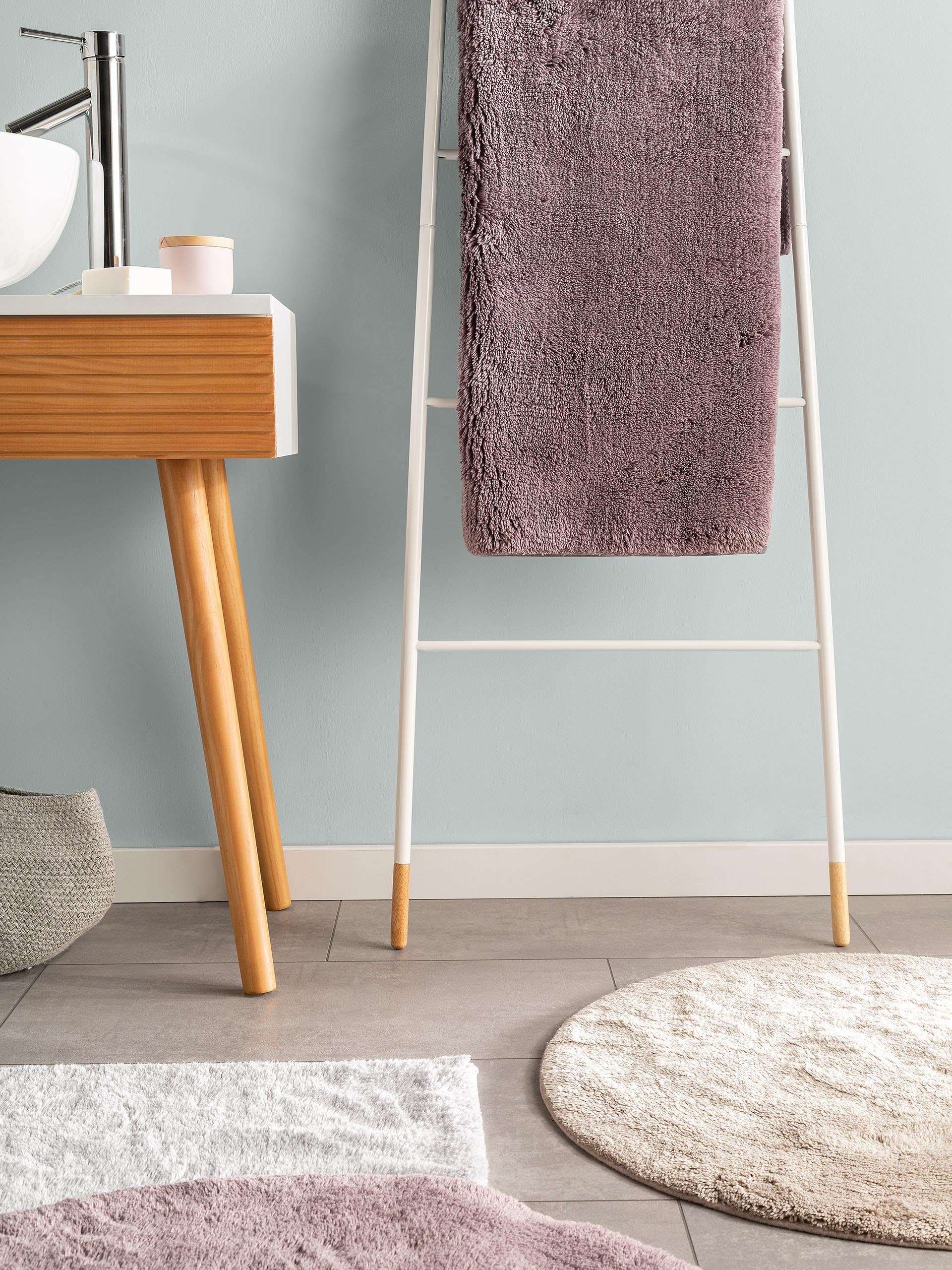 Matta av 50% Viskos (Bambu Silk), 50% Bomull i Lila med 11 - 20 mm hög lugg från benuta Nest