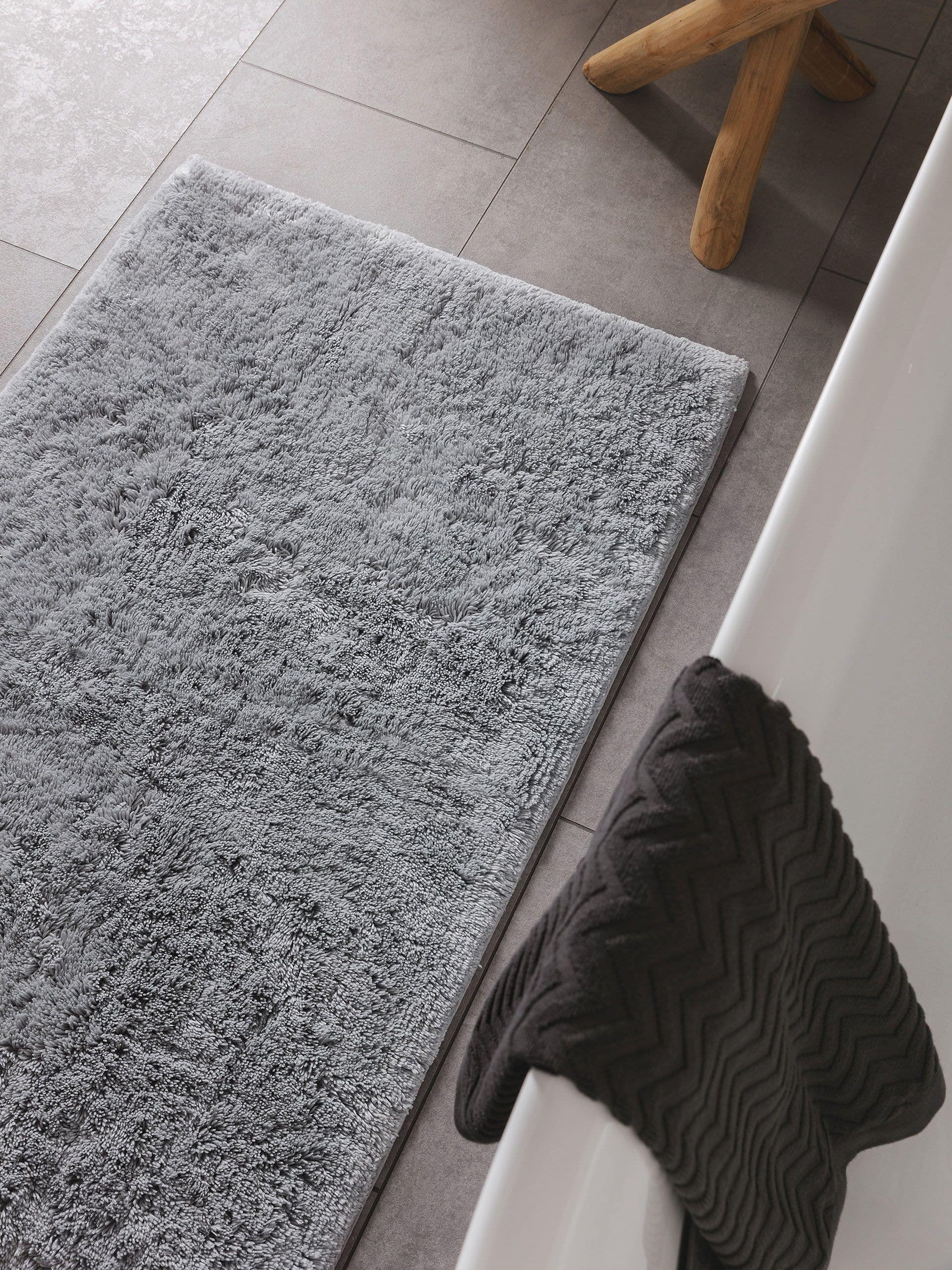Matta av 50% Viskos (Bambu Silk), 50% Bomull i Blå med 11 - 20 mm hög lugg från benuta Nest