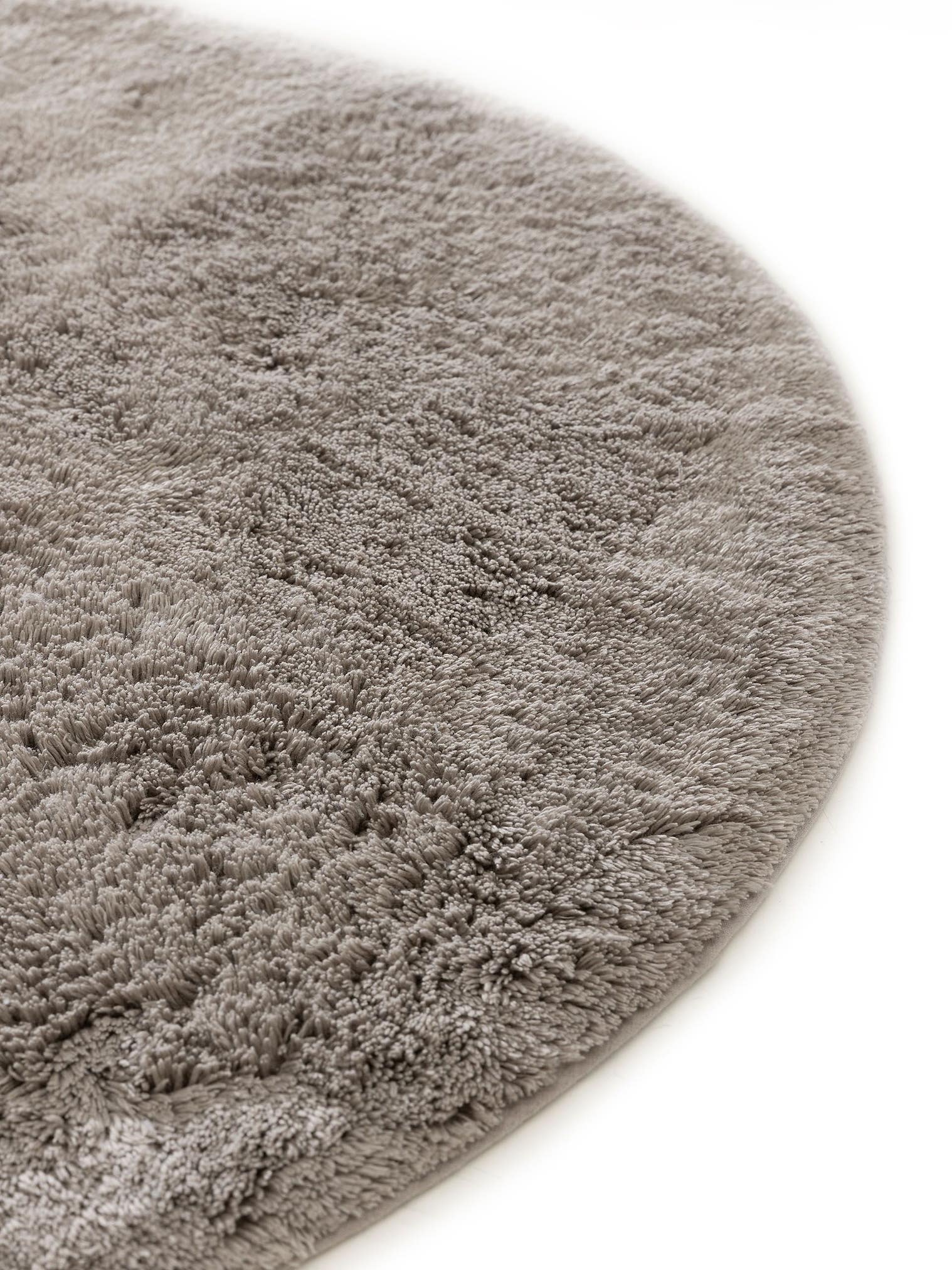 Teppich aus 50% Viskose (Bambus Seide), 50% Baumwolle in Beige mit 11 bis 20 mm hohem Flor von benuta Nest