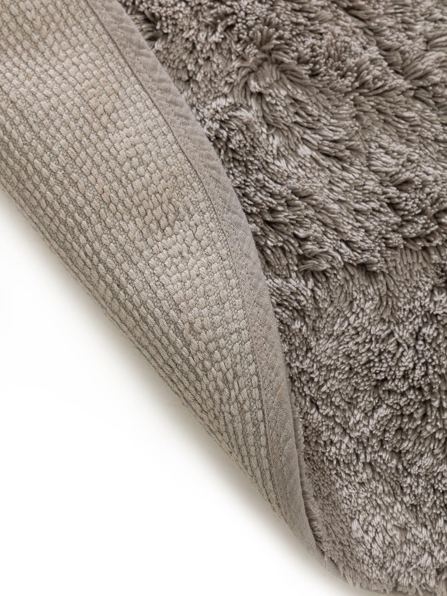 Teppich aus 50% Viskose (Bambus Seide), 50% Baumwolle in Beige mit 11 bis 20 mm hohem Flor von benuta Nest