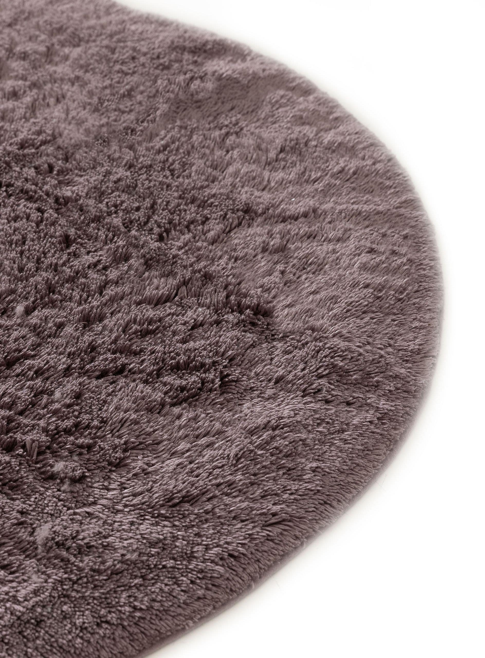Matta av 50% Viskos (Bambu Silk), 50% Bomull i Lila med 11 - 20 mm hög lugg från benuta Nest